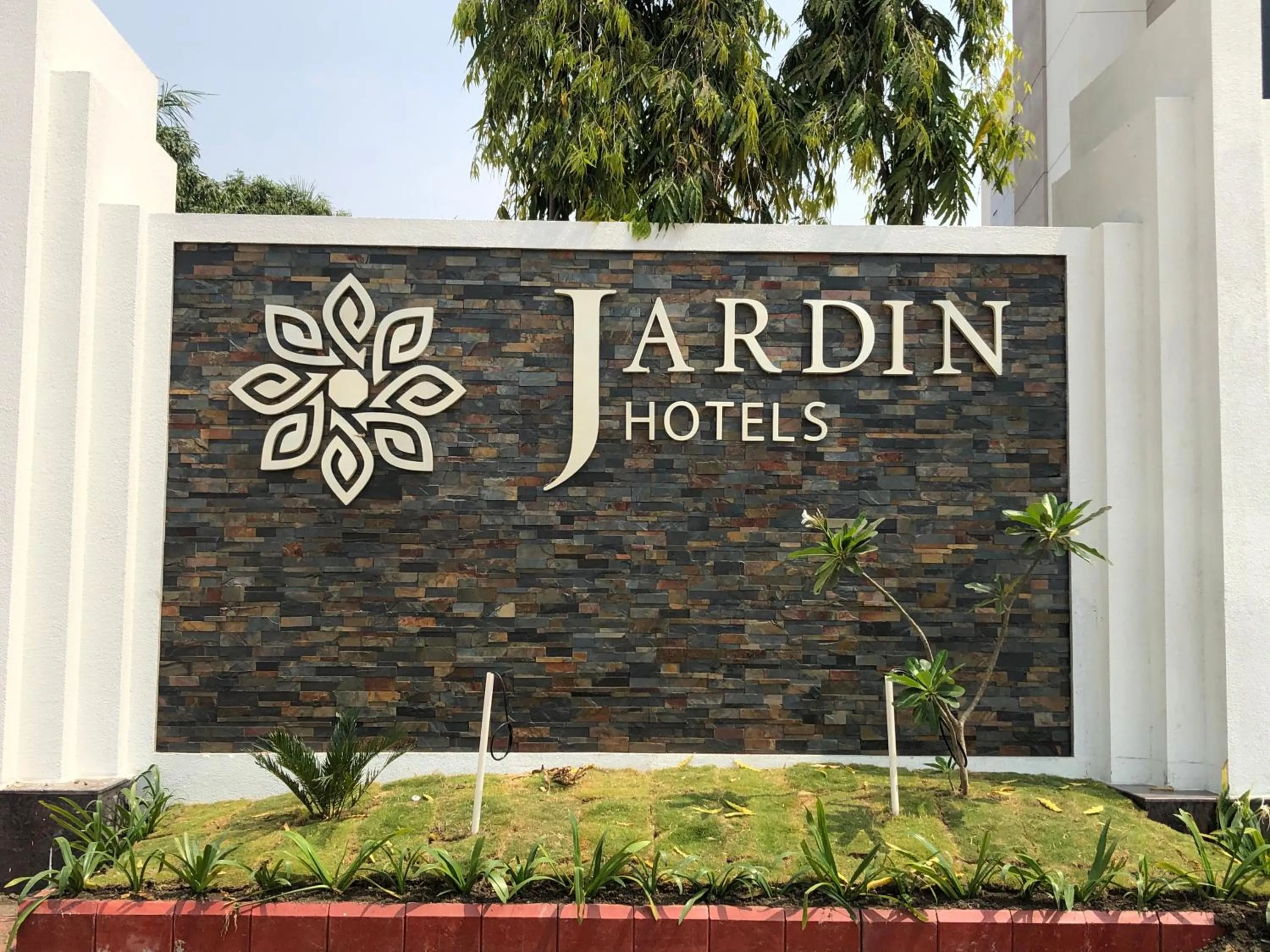 Facade/entrance in Jardin Hotels