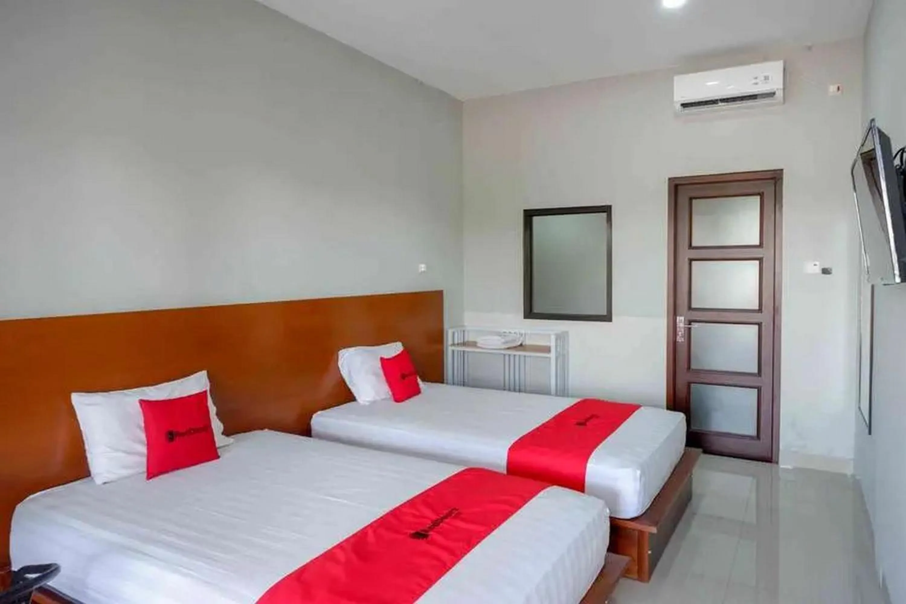 Bedroom, Bed in Reddoorz near Stadion Kridosono Blora