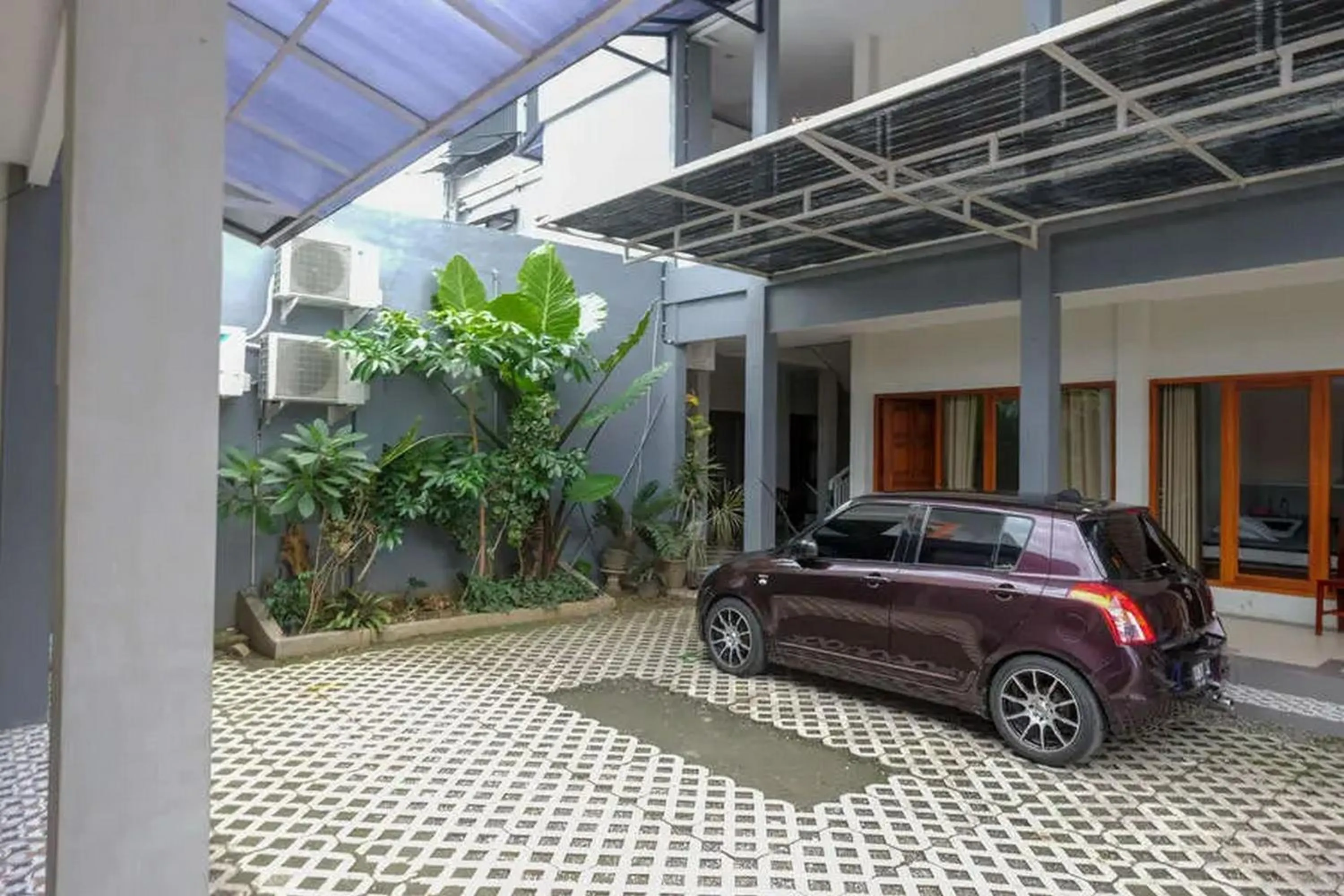 Parking in Reddoorz near Stadion Kridosono Blora