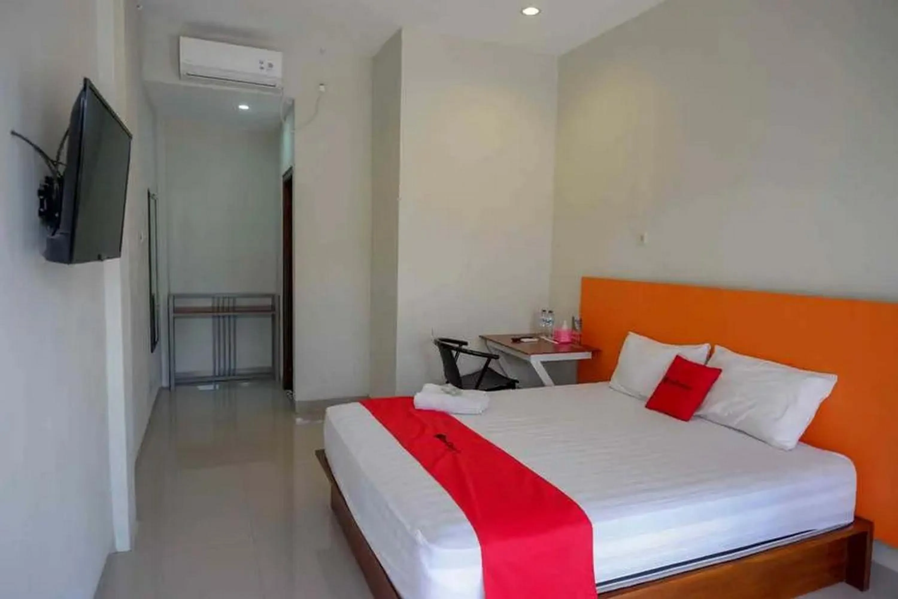 Bedroom, Bed in Reddoorz near Stadion Kridosono Blora