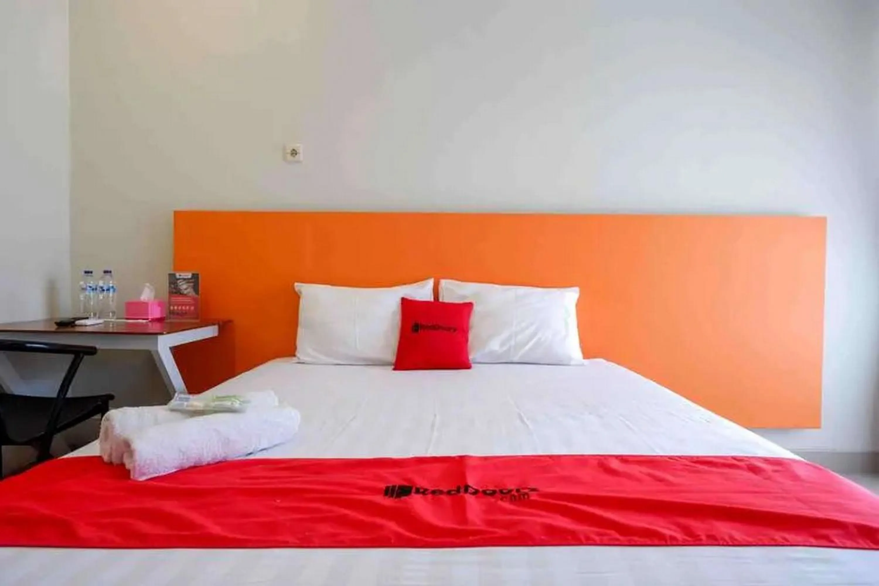 Bedroom, Bed in Reddoorz near Stadion Kridosono Blora