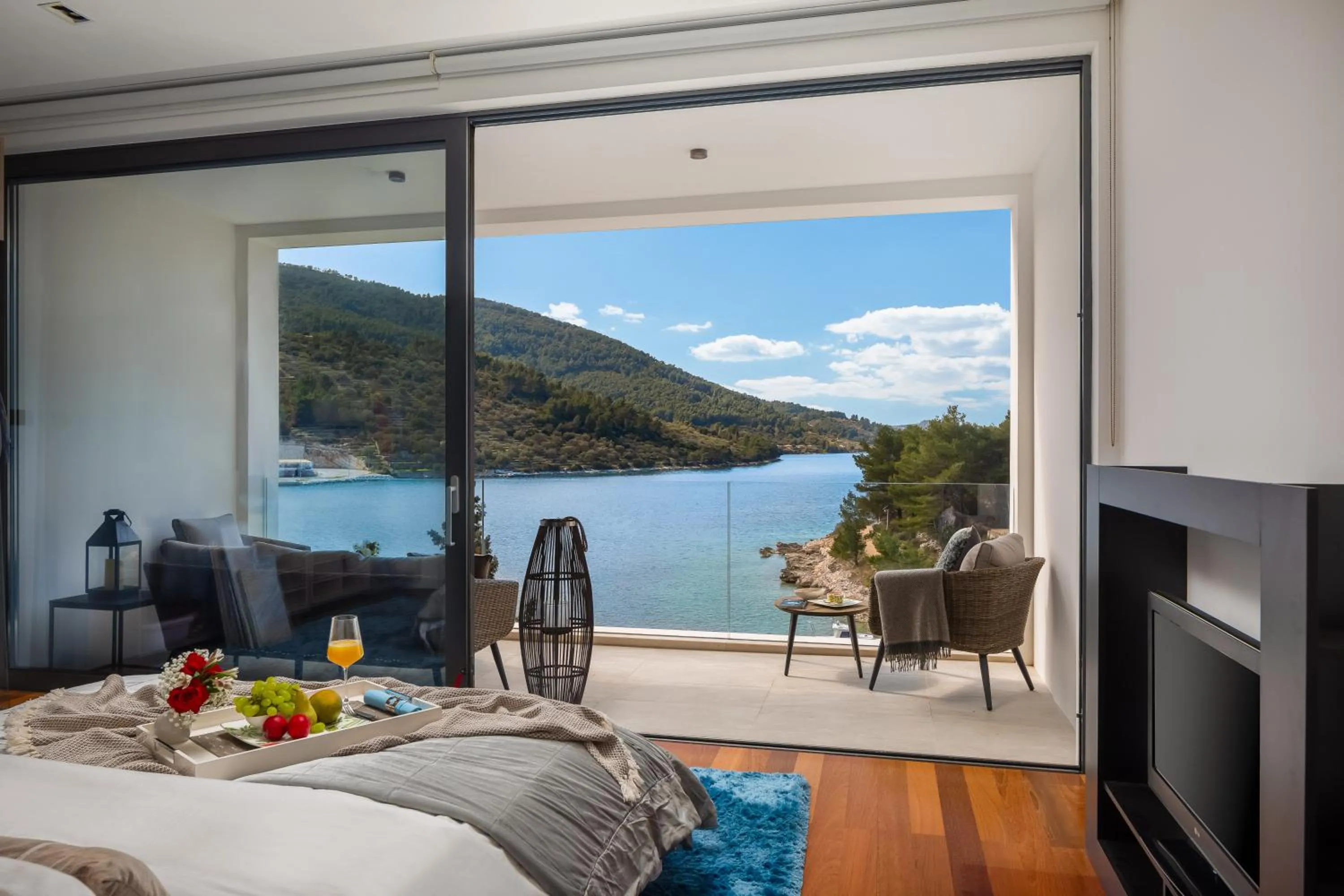 Bed in Beachfront Villa Grain of Salt with Pool