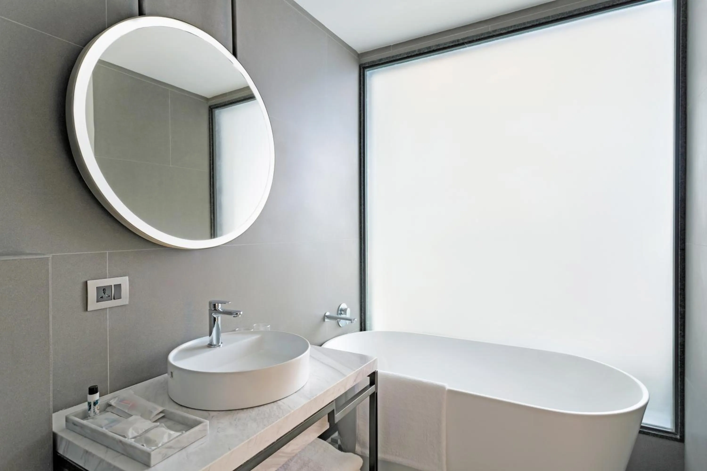 Shower in The Crescent