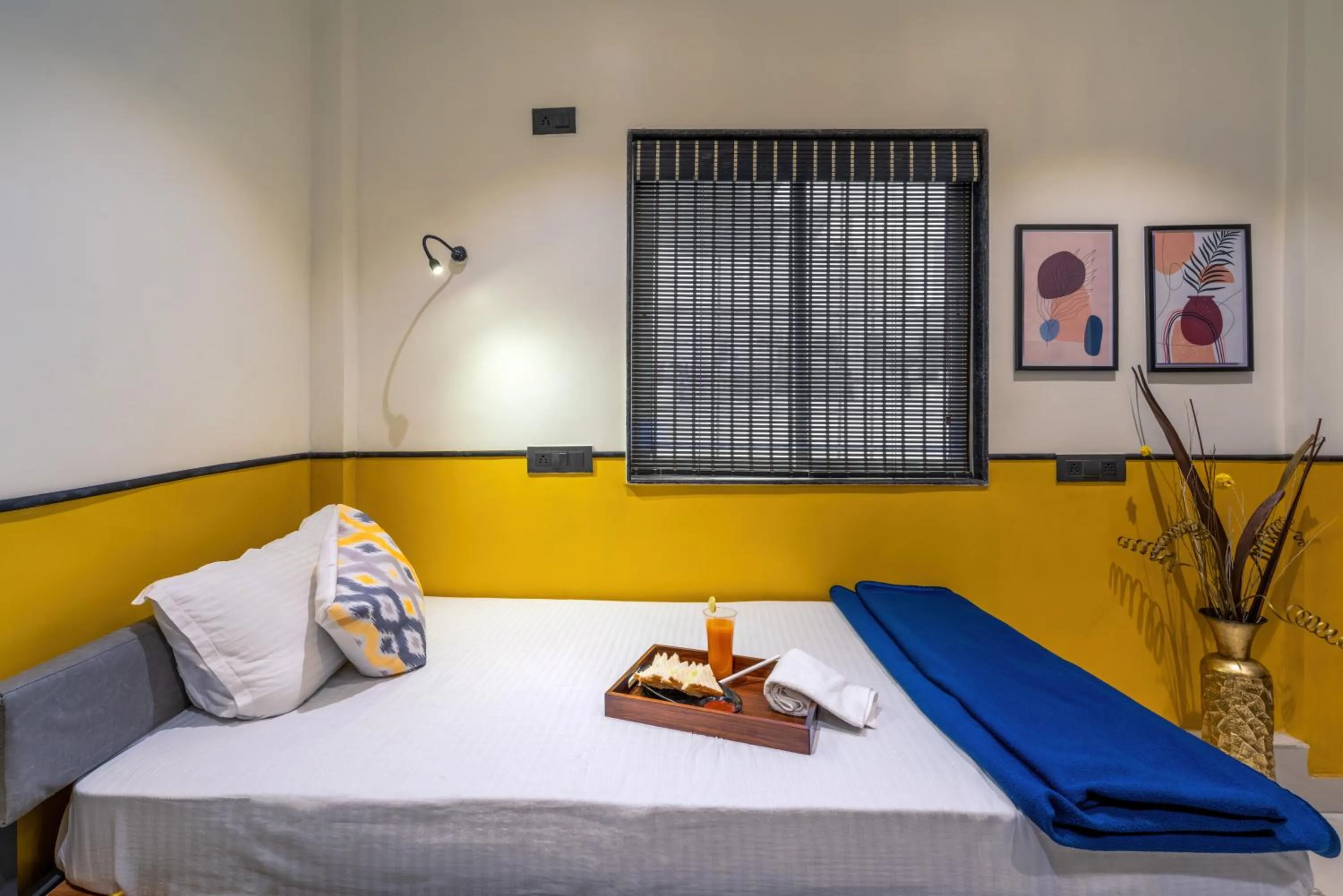 Photo of the whole room, Bed in Coliwo Un - Viman Nagar