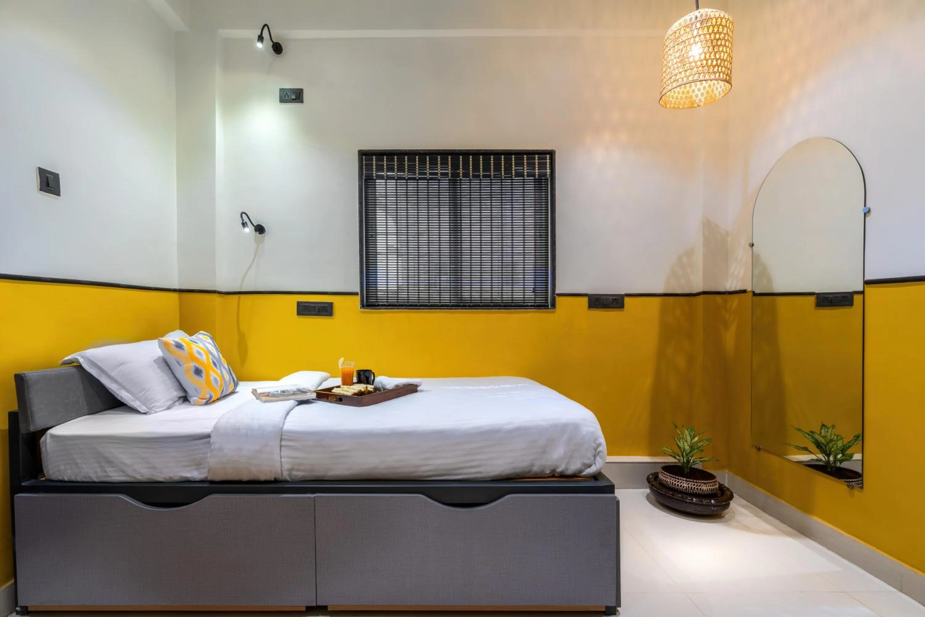 Bed in Coliwo Un - Viman Nagar