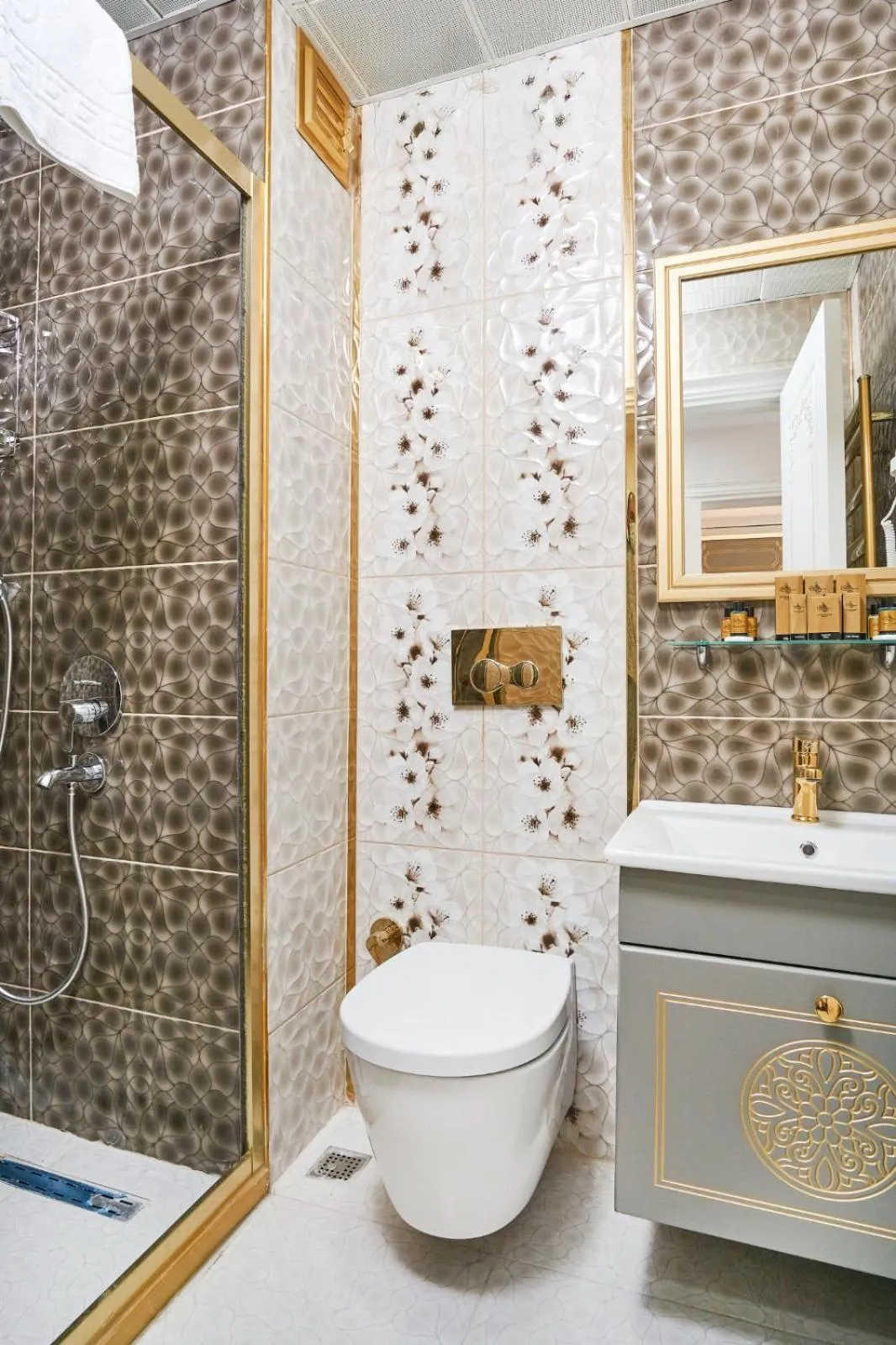 Shower in Sultan Suleyman Palace Hotel & Spa