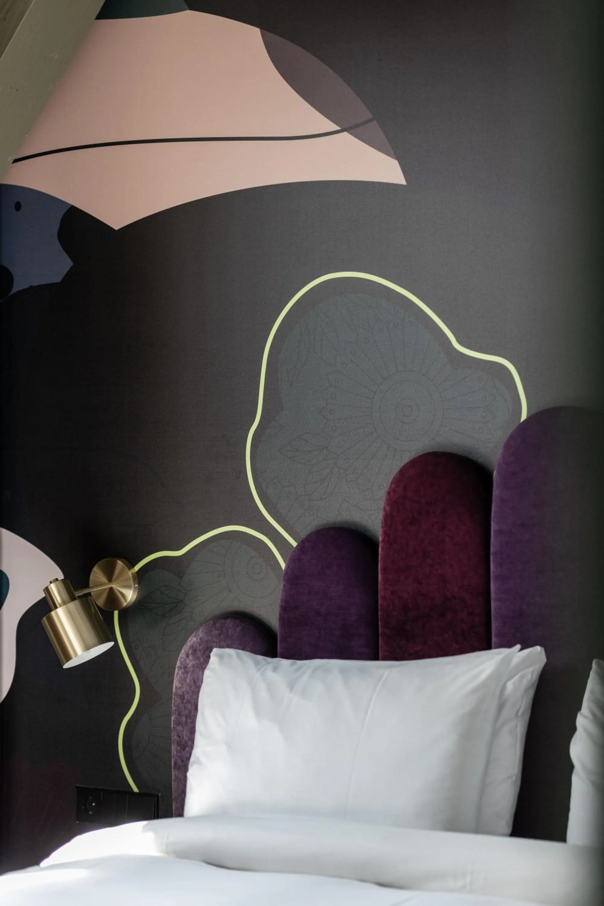 Bed in Relais & Châteaux Weeshuis Gouda