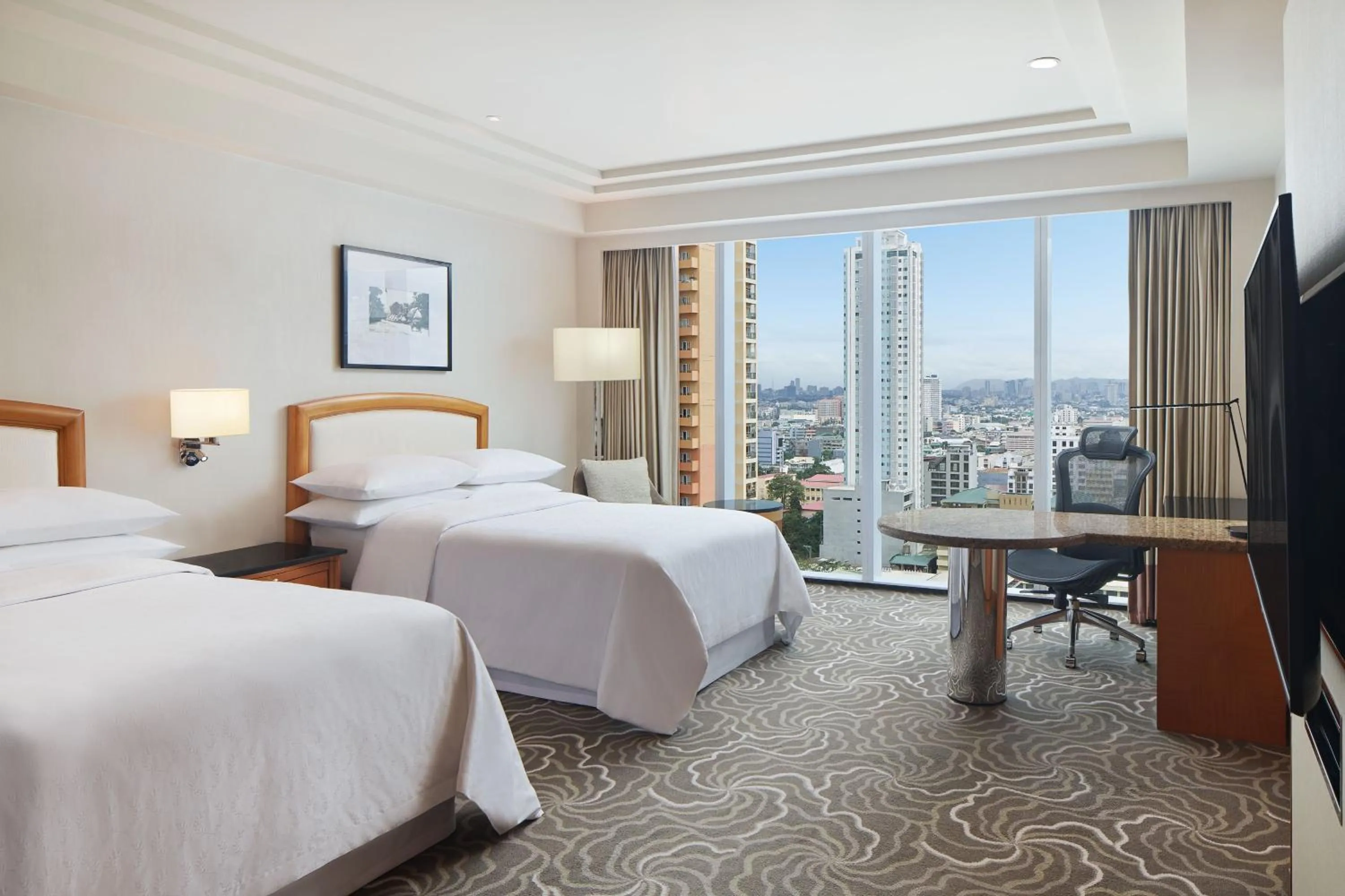 Photo of the whole room, Bed in Sheraton Manila Bay