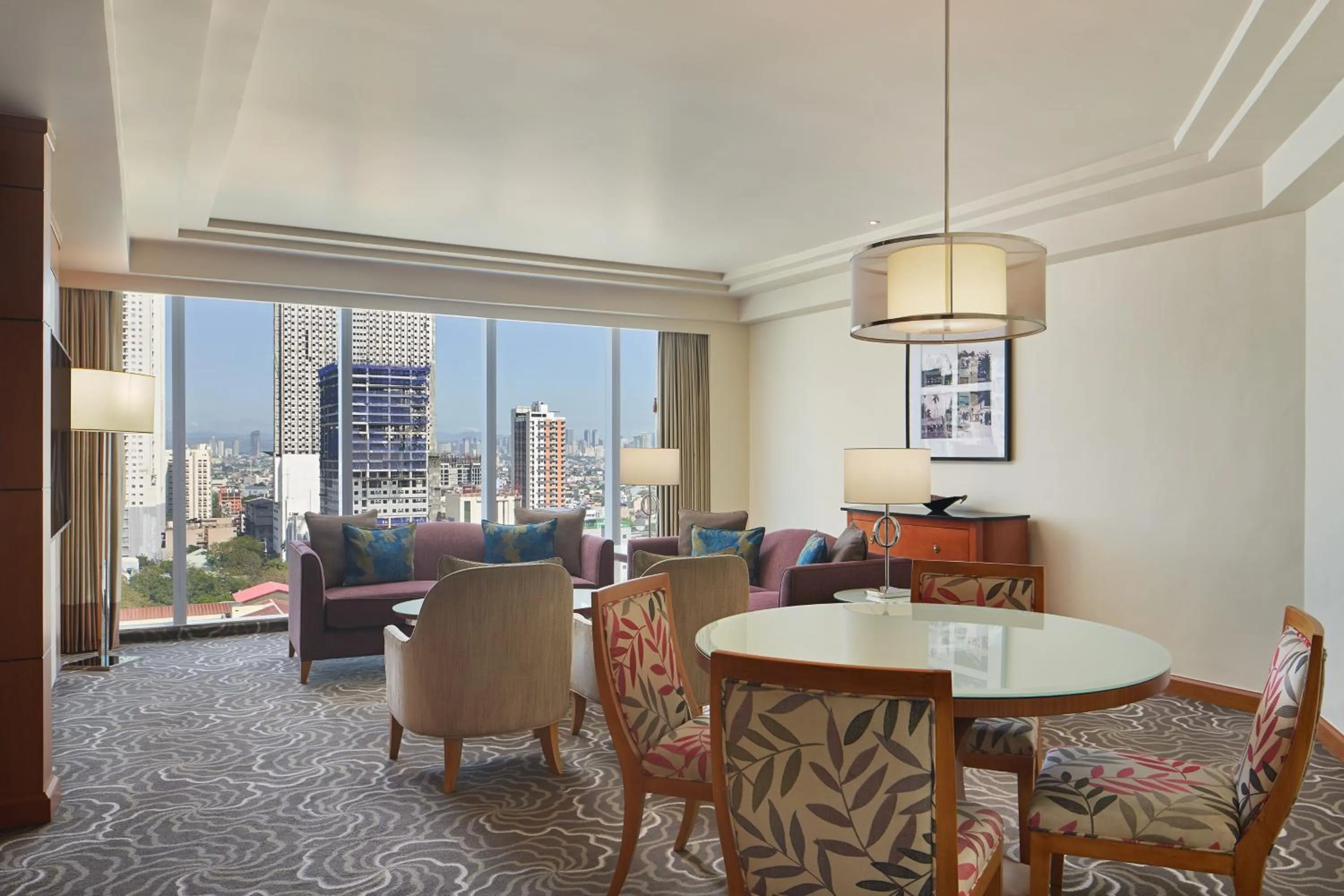 Lobby or reception in Sheraton Manila Bay