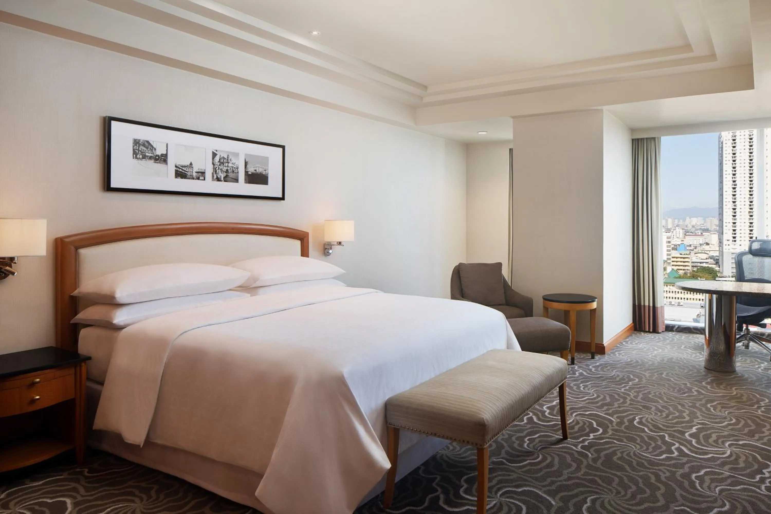 Photo of the whole room, Bed in Sheraton Manila Bay