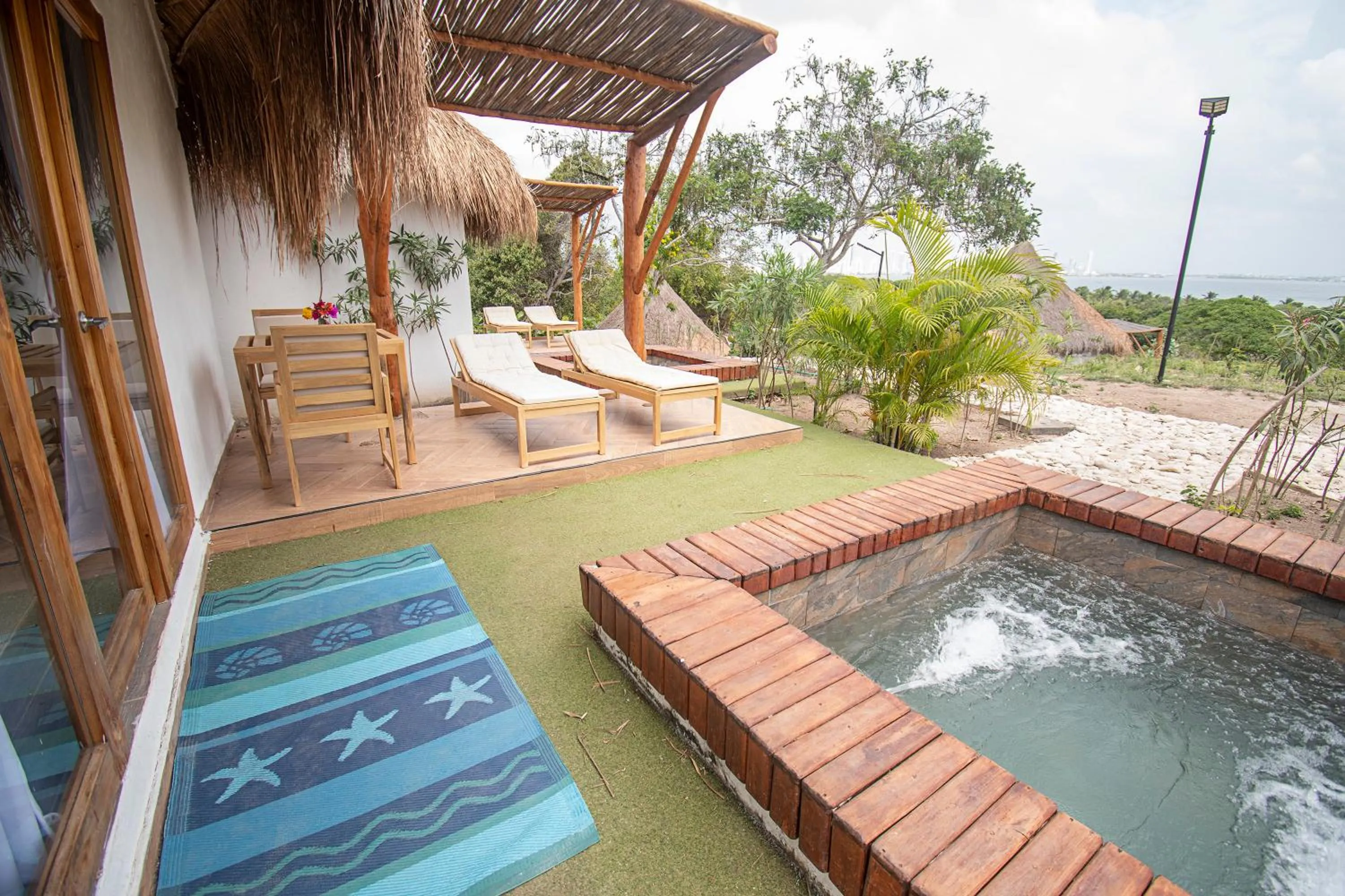 Patio in AMALIFE Beach Club & Hotel