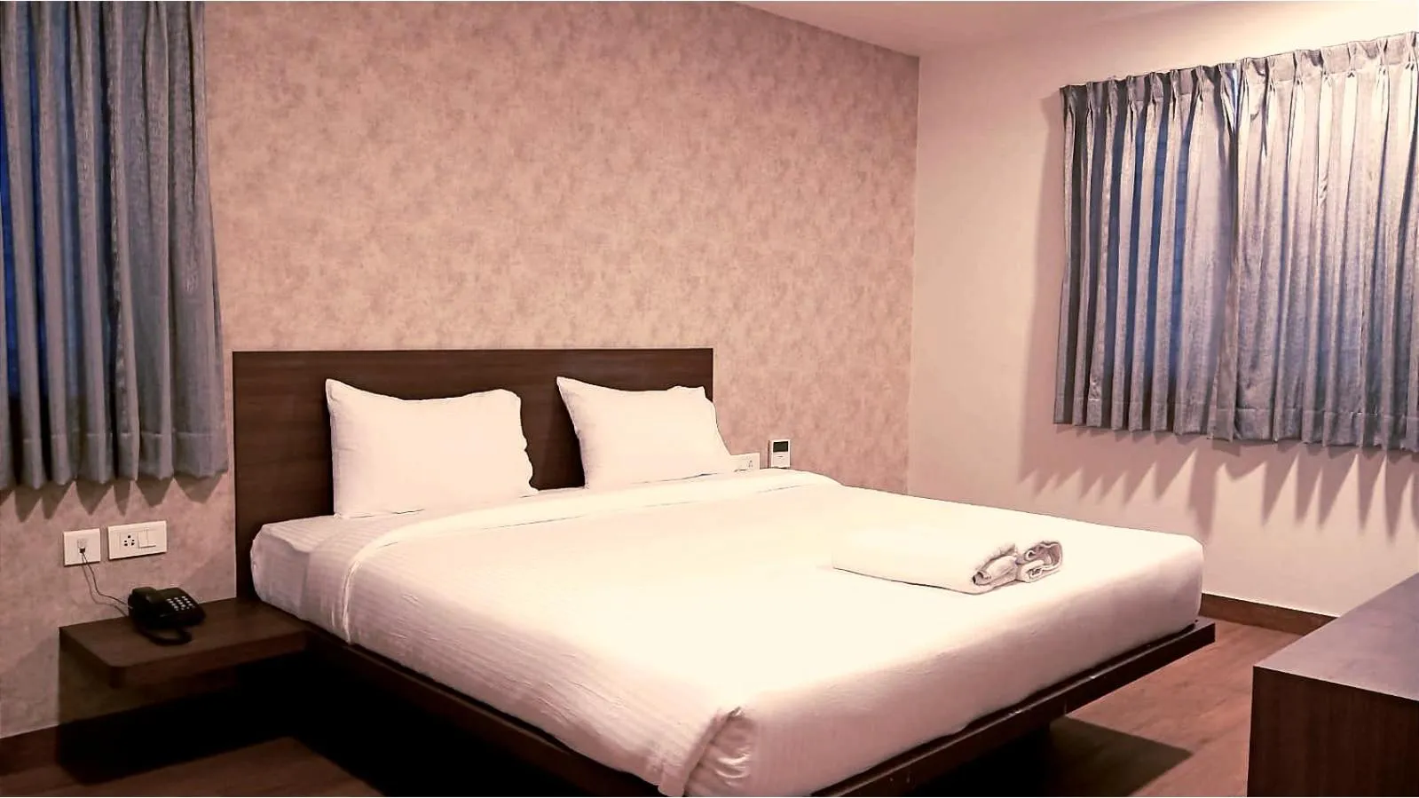 Bed in HOTEL VINTAGE CASTLE