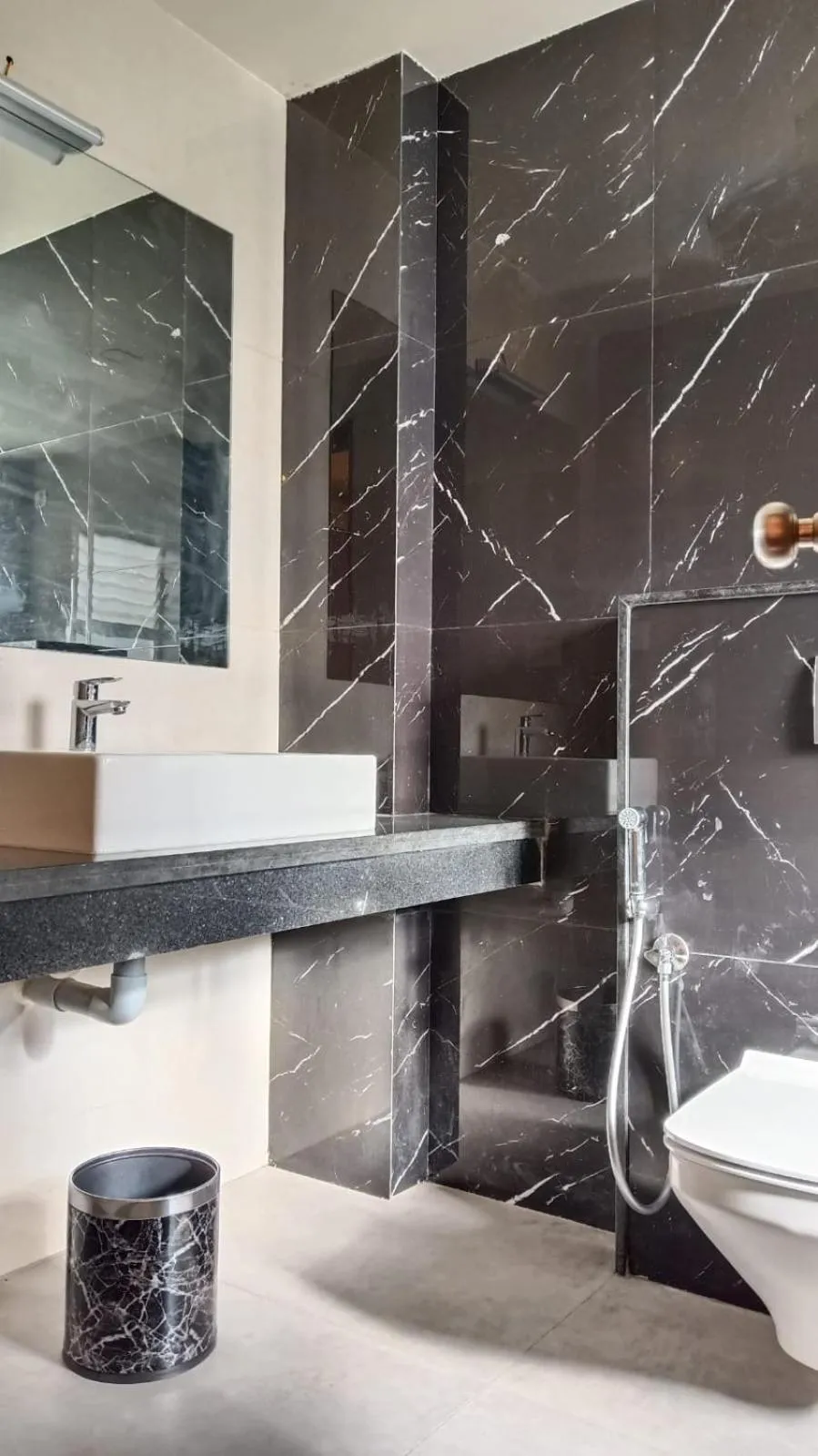 Shower in HOTEL VINTAGE CASTLE