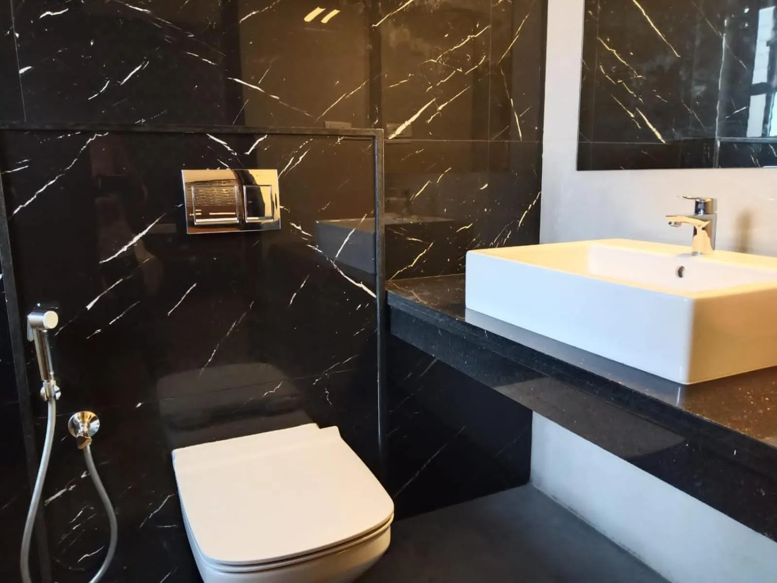 Toilet in HOTEL VINTAGE CASTLE