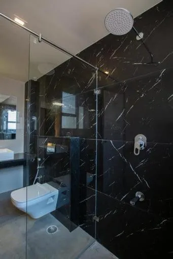 Shower in HOTEL VINTAGE CASTLE