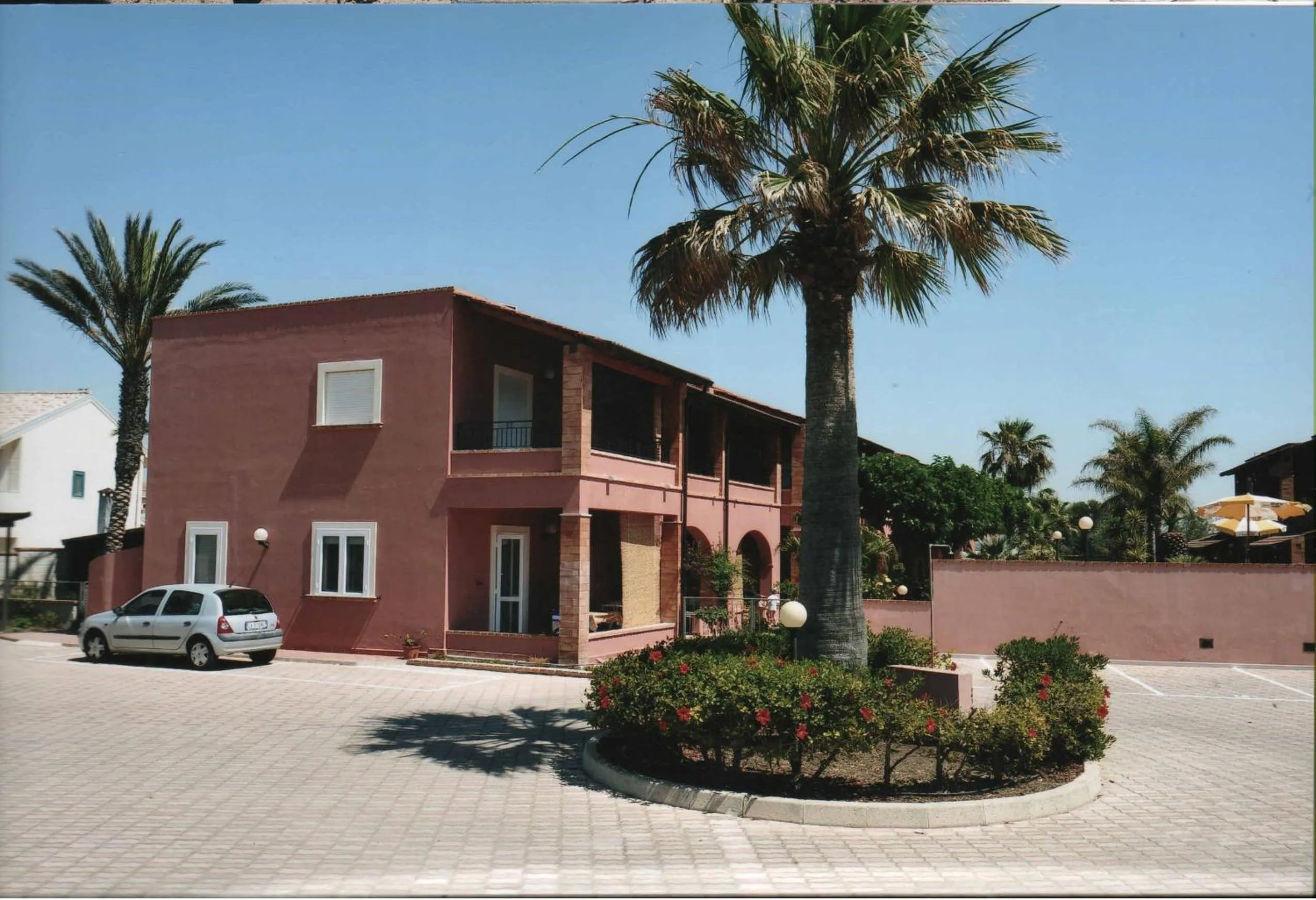 Facade/entrance in Le Dune Residence