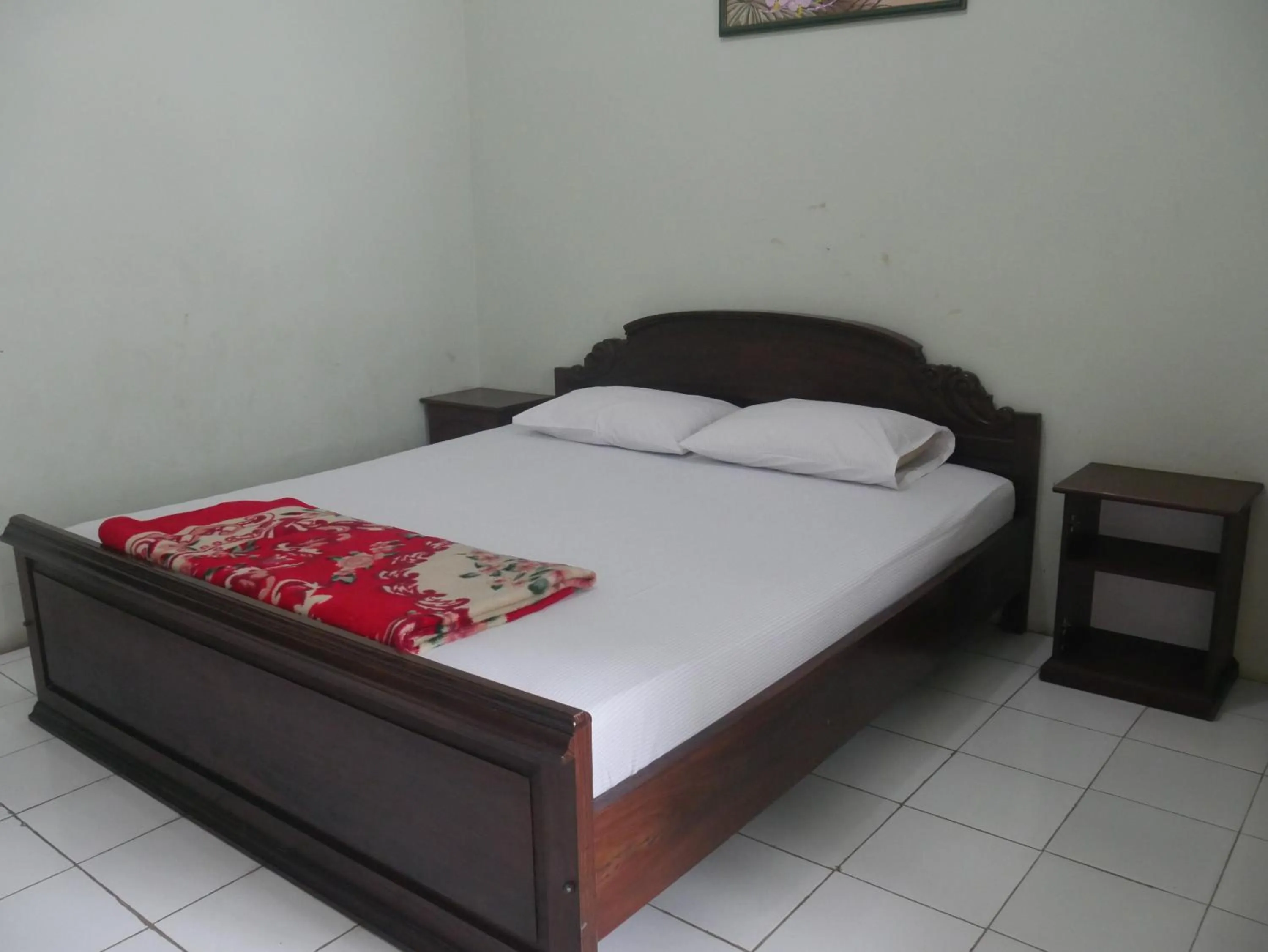 Bed in Hotel Garuda Syariah near Alun Alun Banjarnegara
