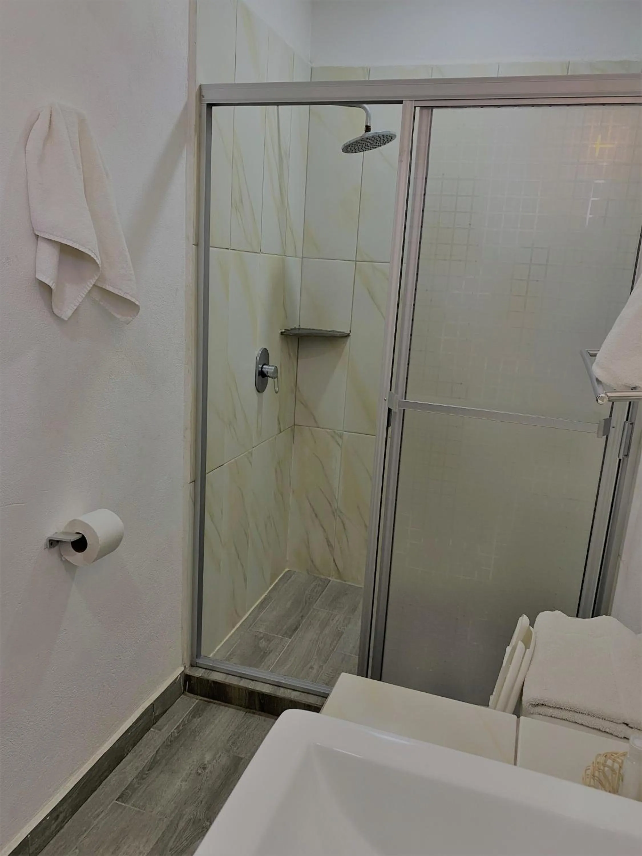 Shower in Noas Hotel