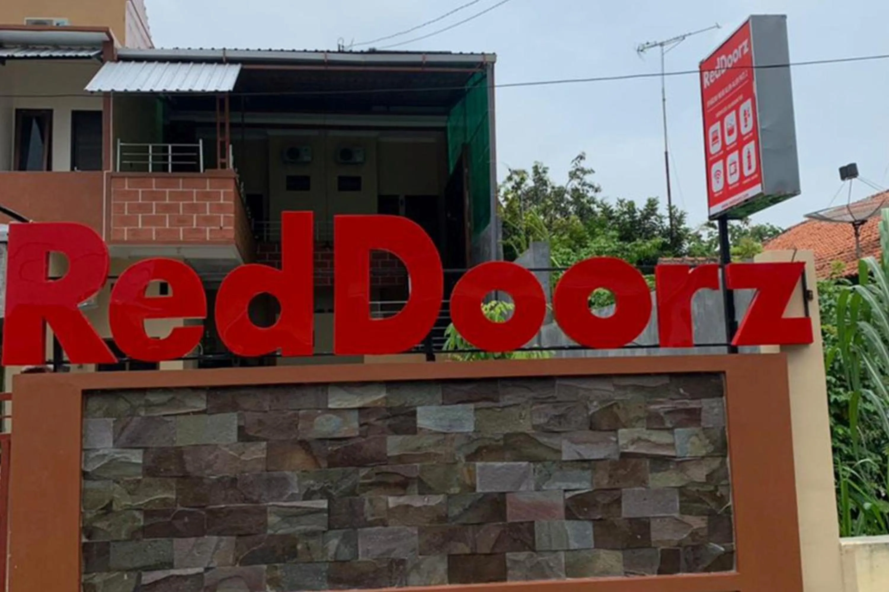 Property building in RedDoorz Syariah near Kawasan Simpang Lima Pati