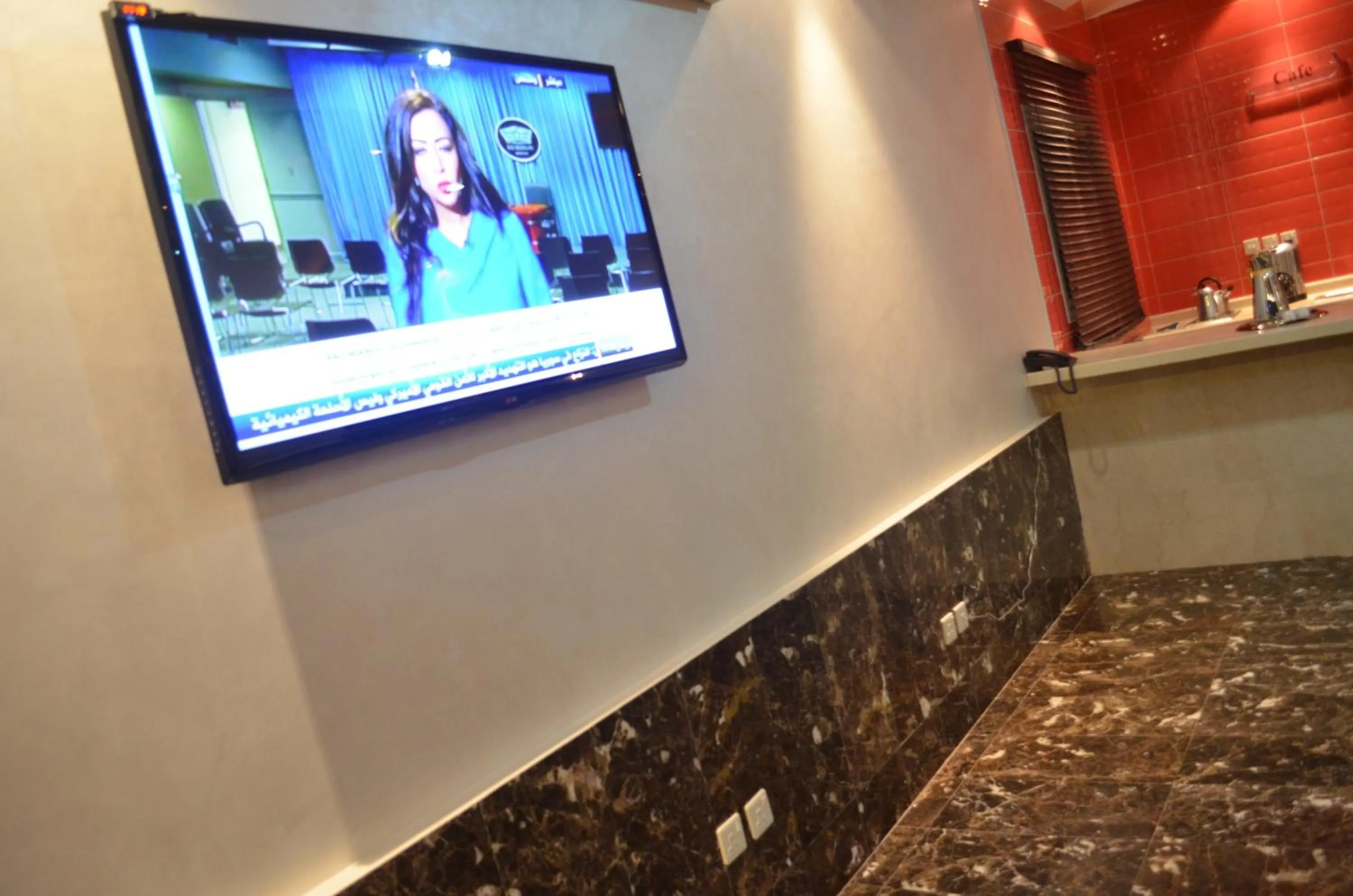 TV and multimedia in Al Juraisi Hotel Apartments