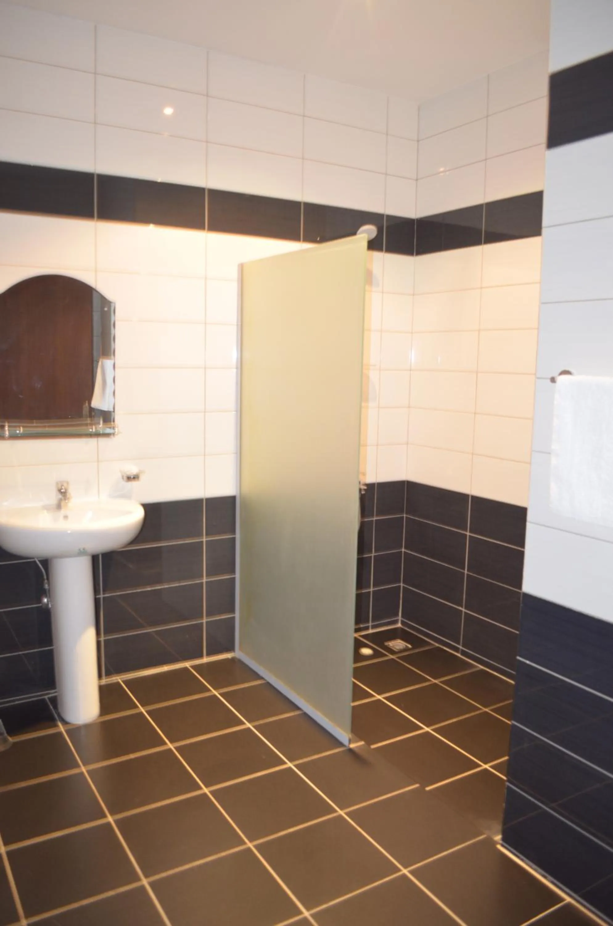 Bathroom in Al Juraisi Hotel Apartments