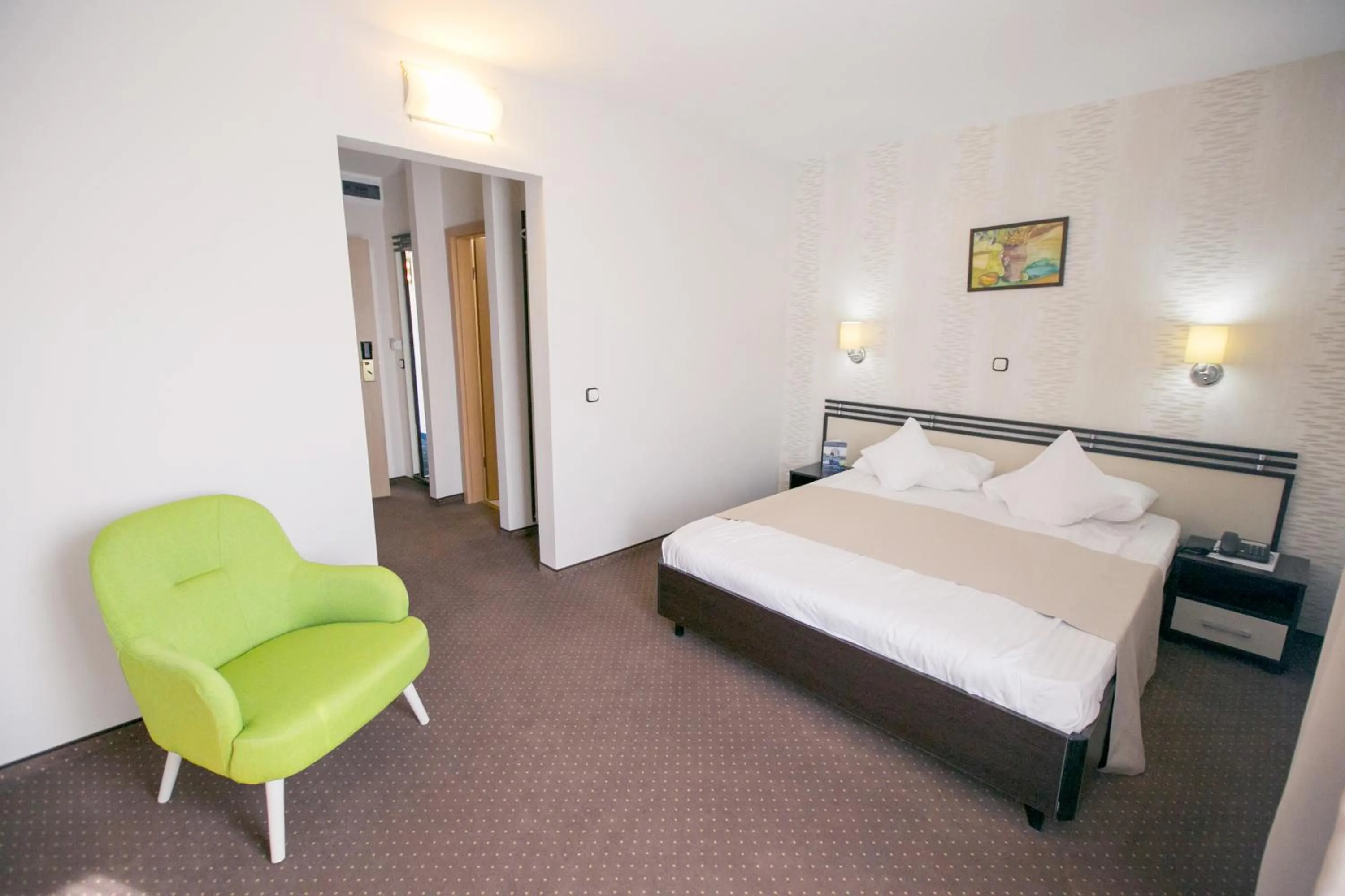 Photo of the whole room in Hotel International