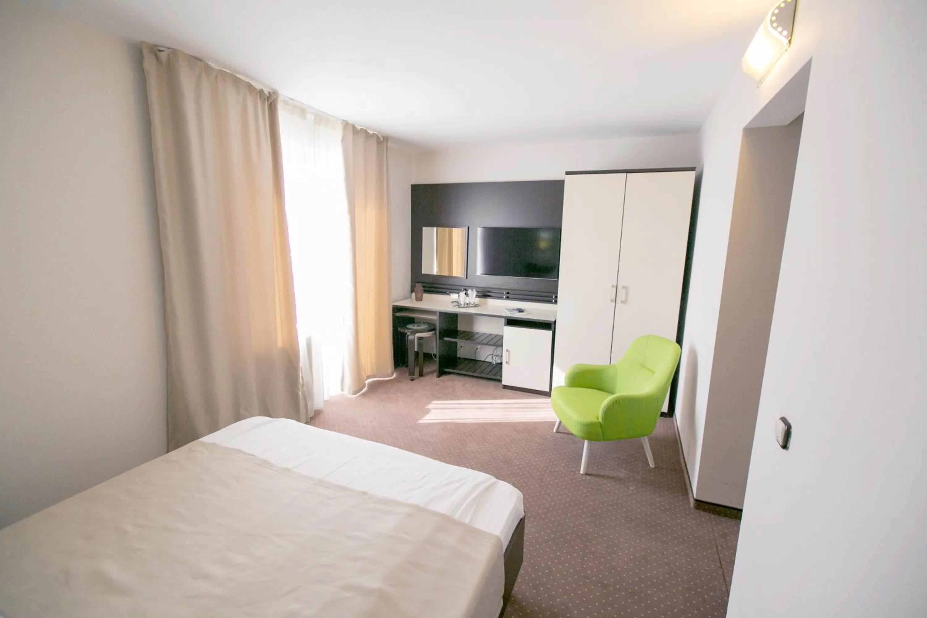 Photo of the whole room in Hotel International