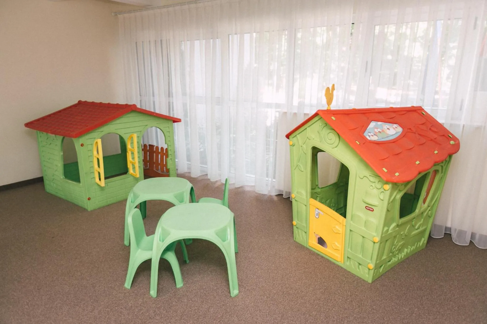 children in Hotel Nufarul