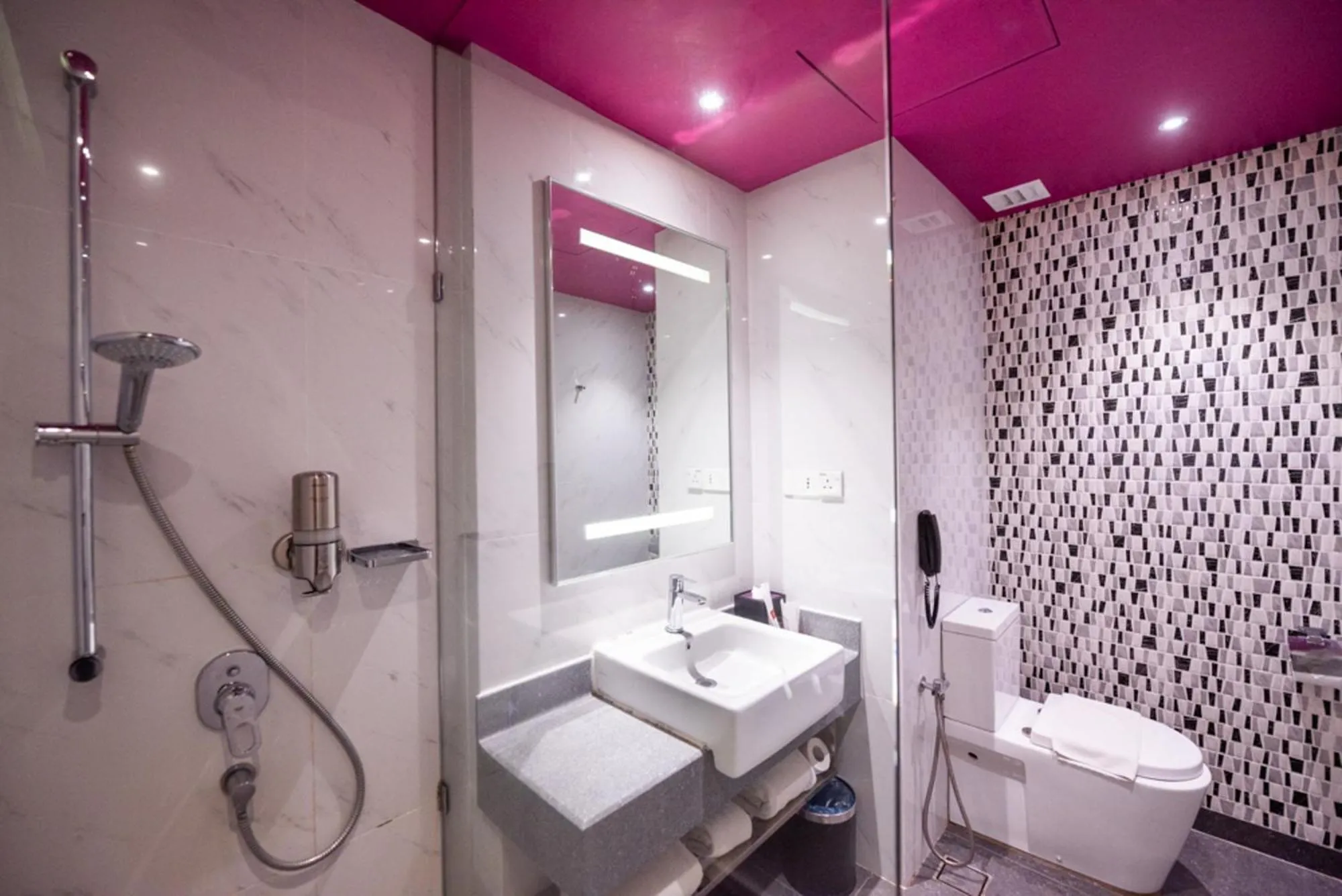 Bathroom in Asaya Hotel Kota Kinabalu - Refurbished 2024