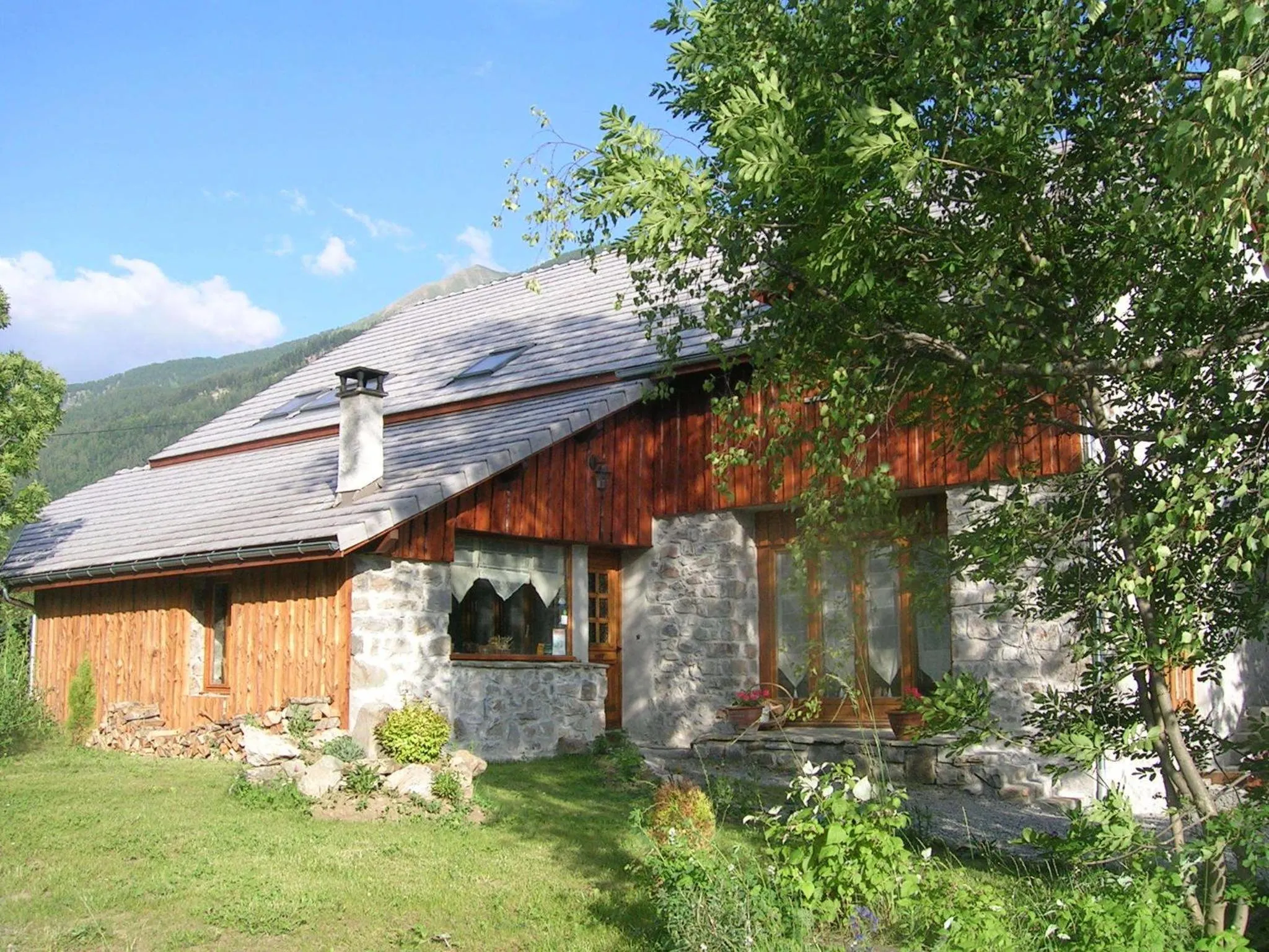 Facade/entrance in Chambres d'hôtes l'Abondance