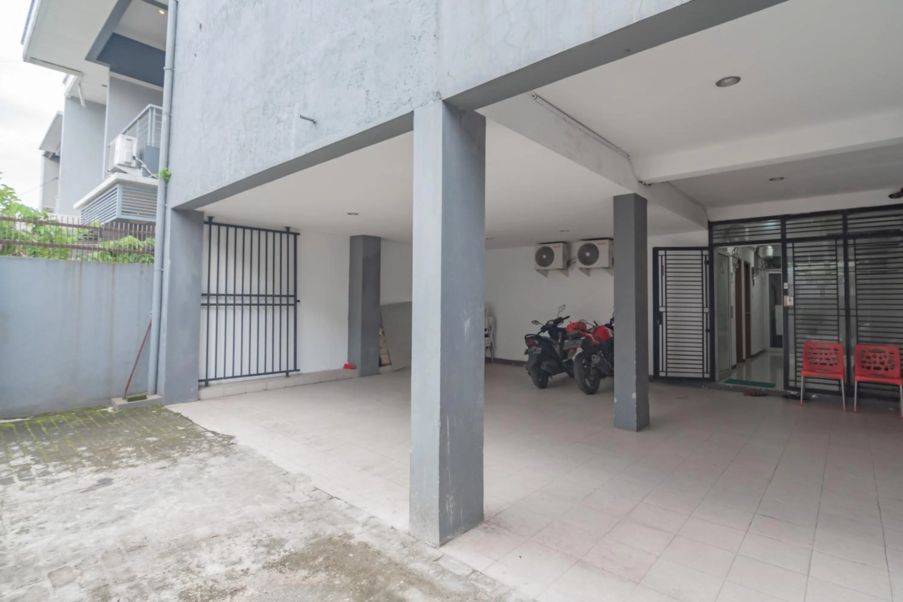 Property building in RedDoorz Syariah At Afifah Guest House near Bikasoga Sport Center