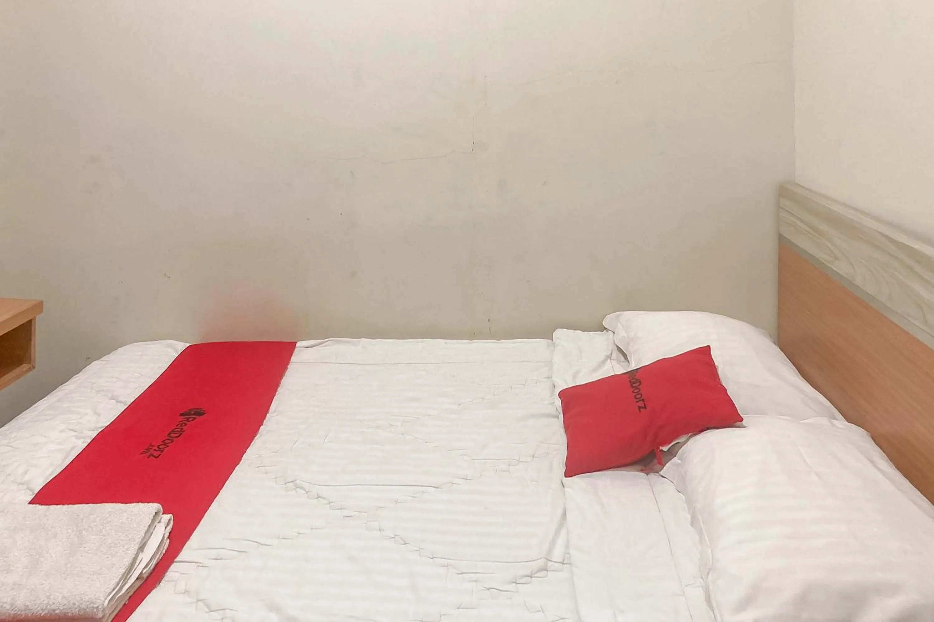 Bedroom, Bed in RedDoorz Syariah @ Boemi Guesthouse Tasikmalaya