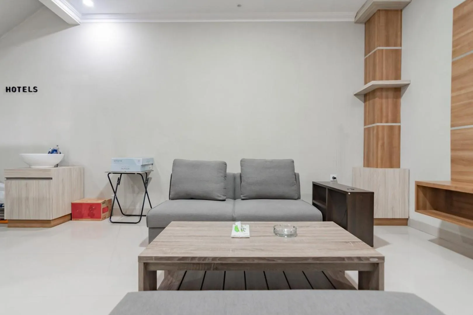 Seating area in RedDoorz Syariah @ Boemi Guesthouse Tasikmalaya