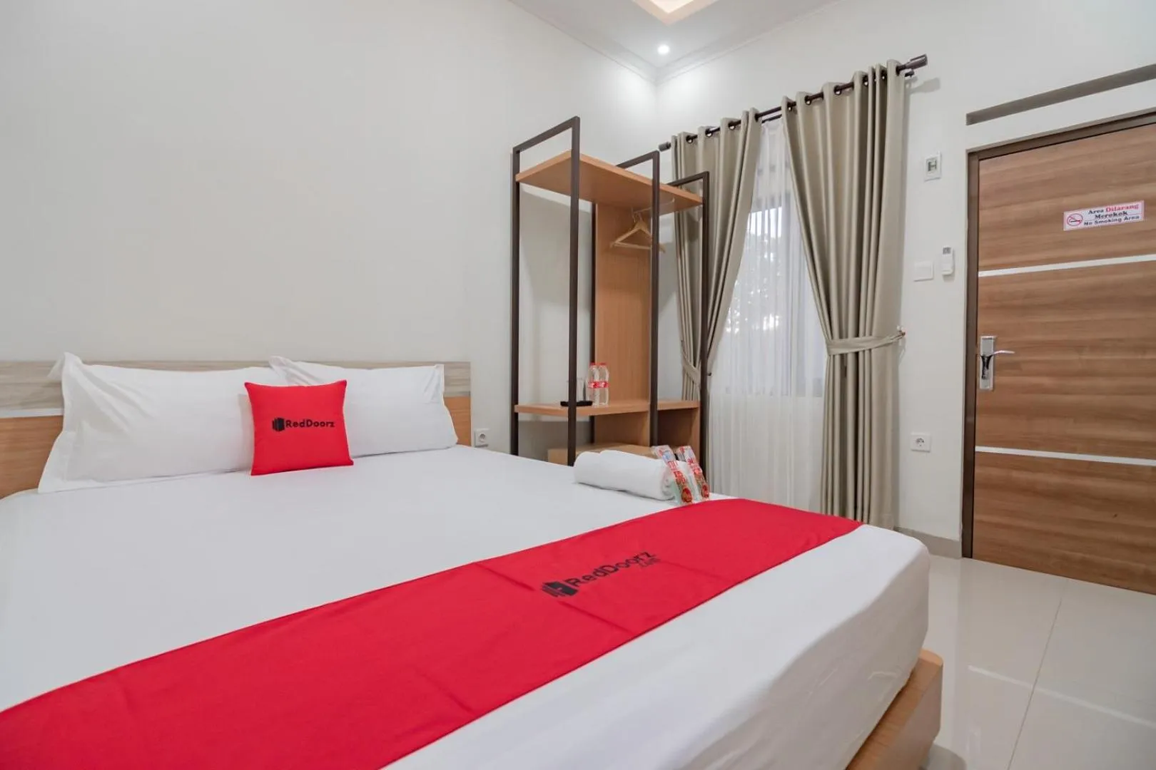 Bedroom, Bed in RedDoorz Syariah @ Boemi Guesthouse Tasikmalaya