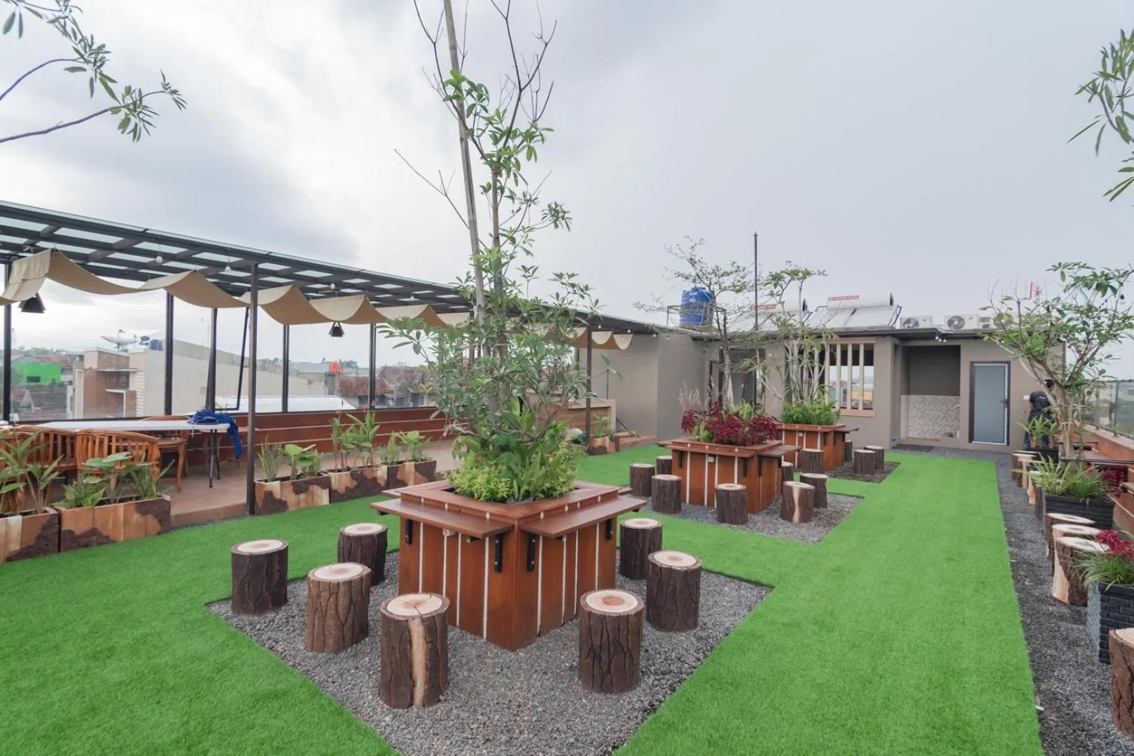 Seating area in RedDoorz Syariah @ Boemi Guesthouse Tasikmalaya