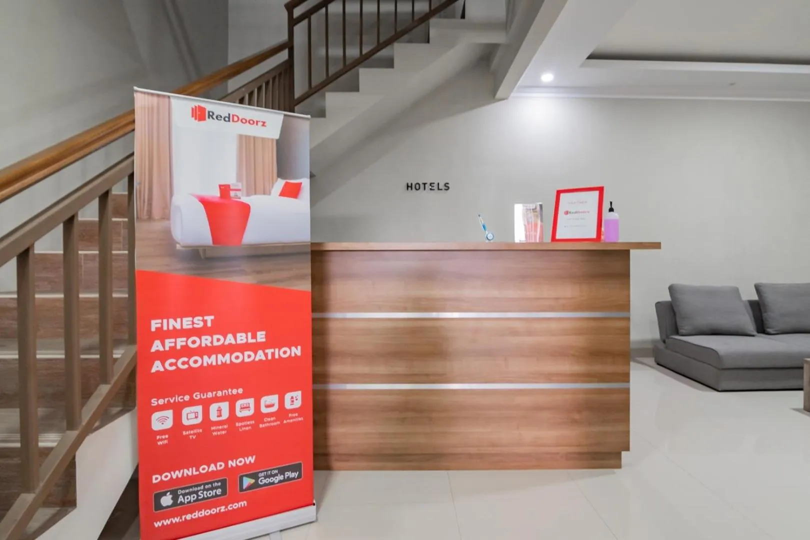 Lobby or reception in RedDoorz Syariah @ Boemi Guesthouse Tasikmalaya