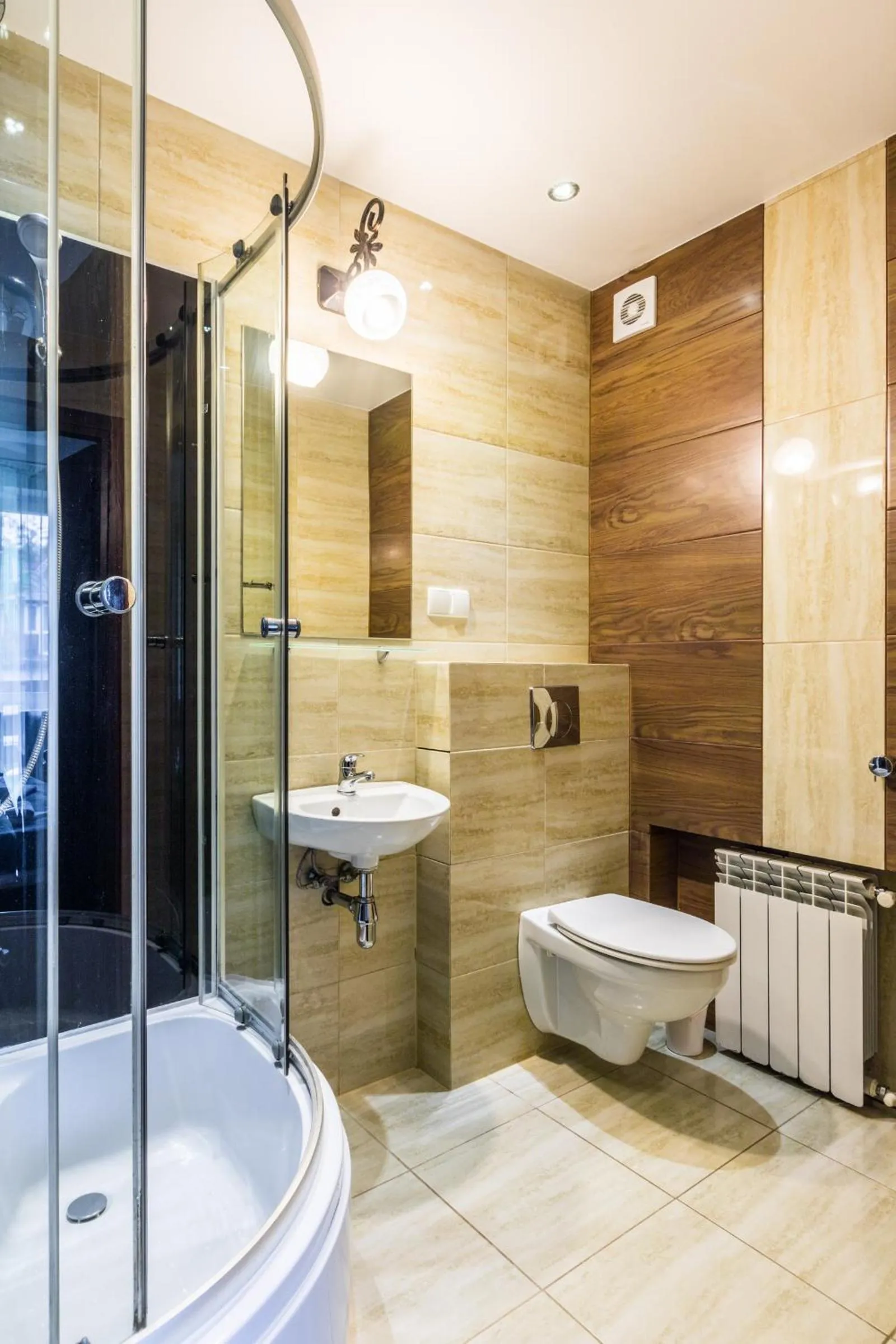 Shower in Willa Biały Domek - 600m Krupówki