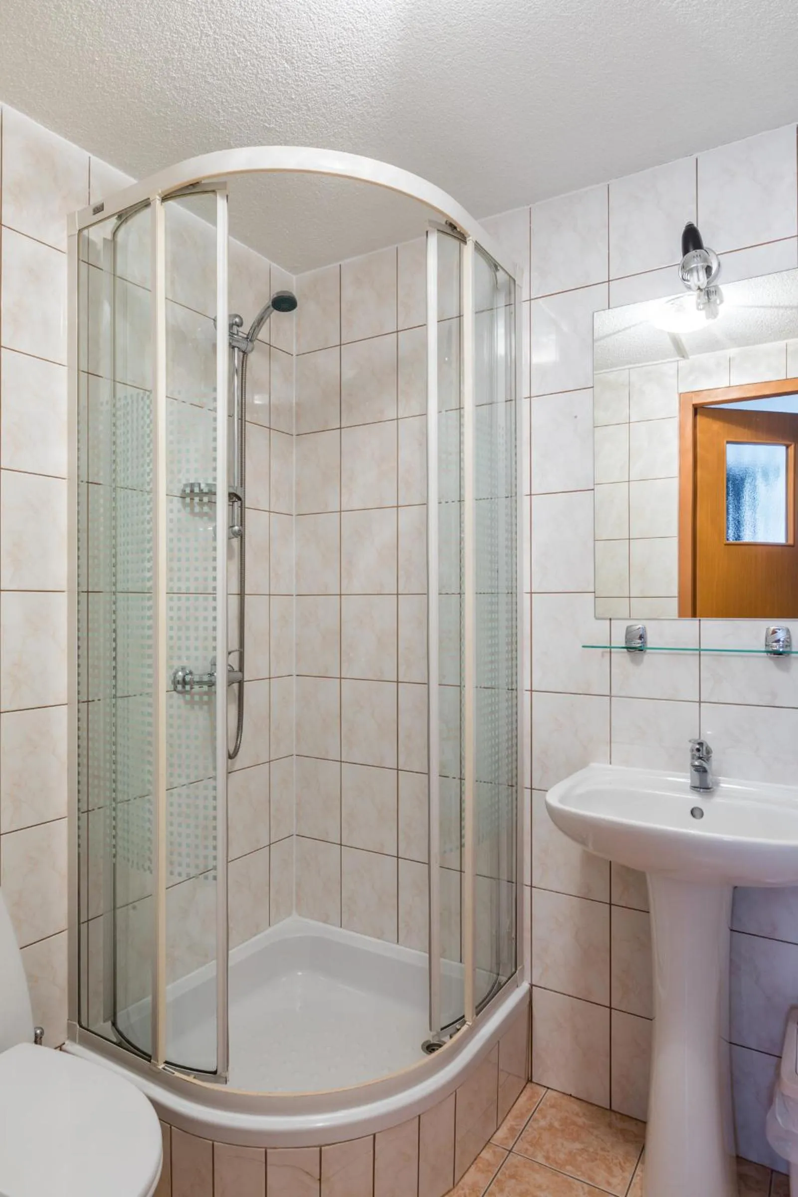 Shower in Willa Biały Domek - 600m Krupówki