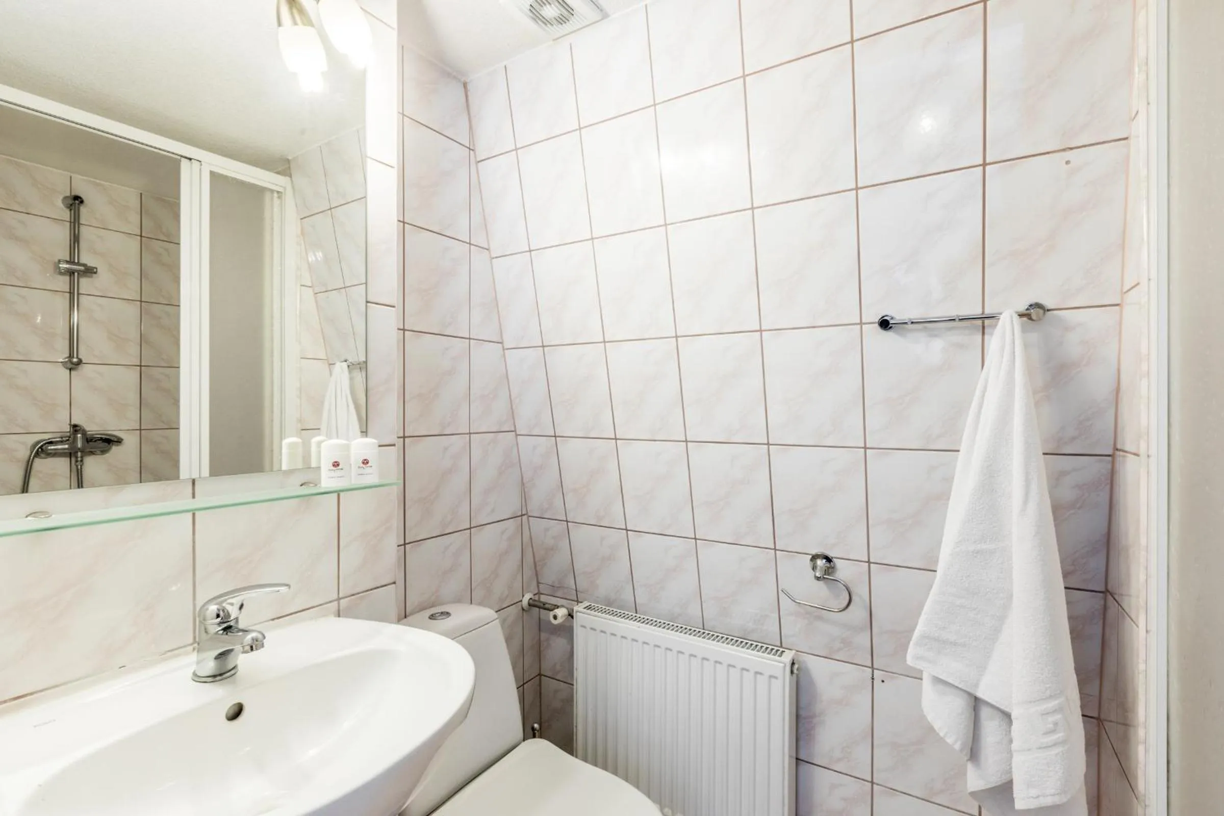 Shower in Willa Biały Domek - 600m Krupówki