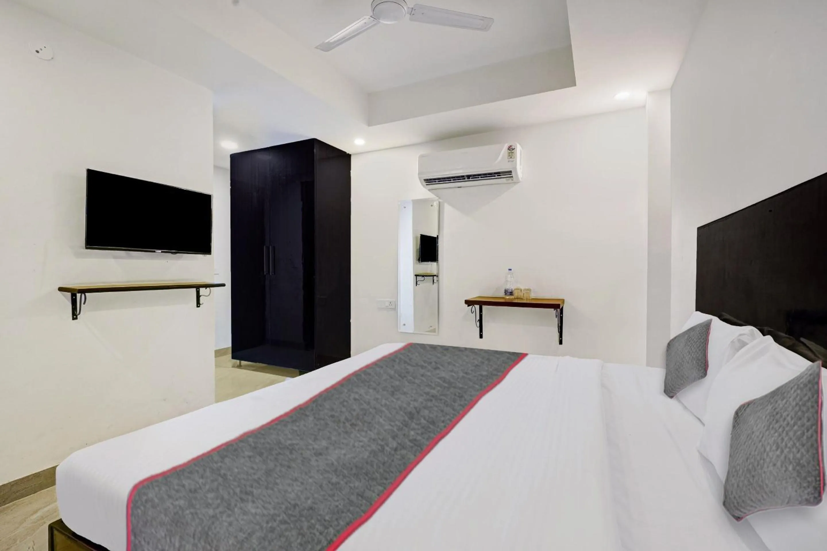 Bedroom, Bed in Super Townhouse Tipsyy Near Bestech Central Square Mall