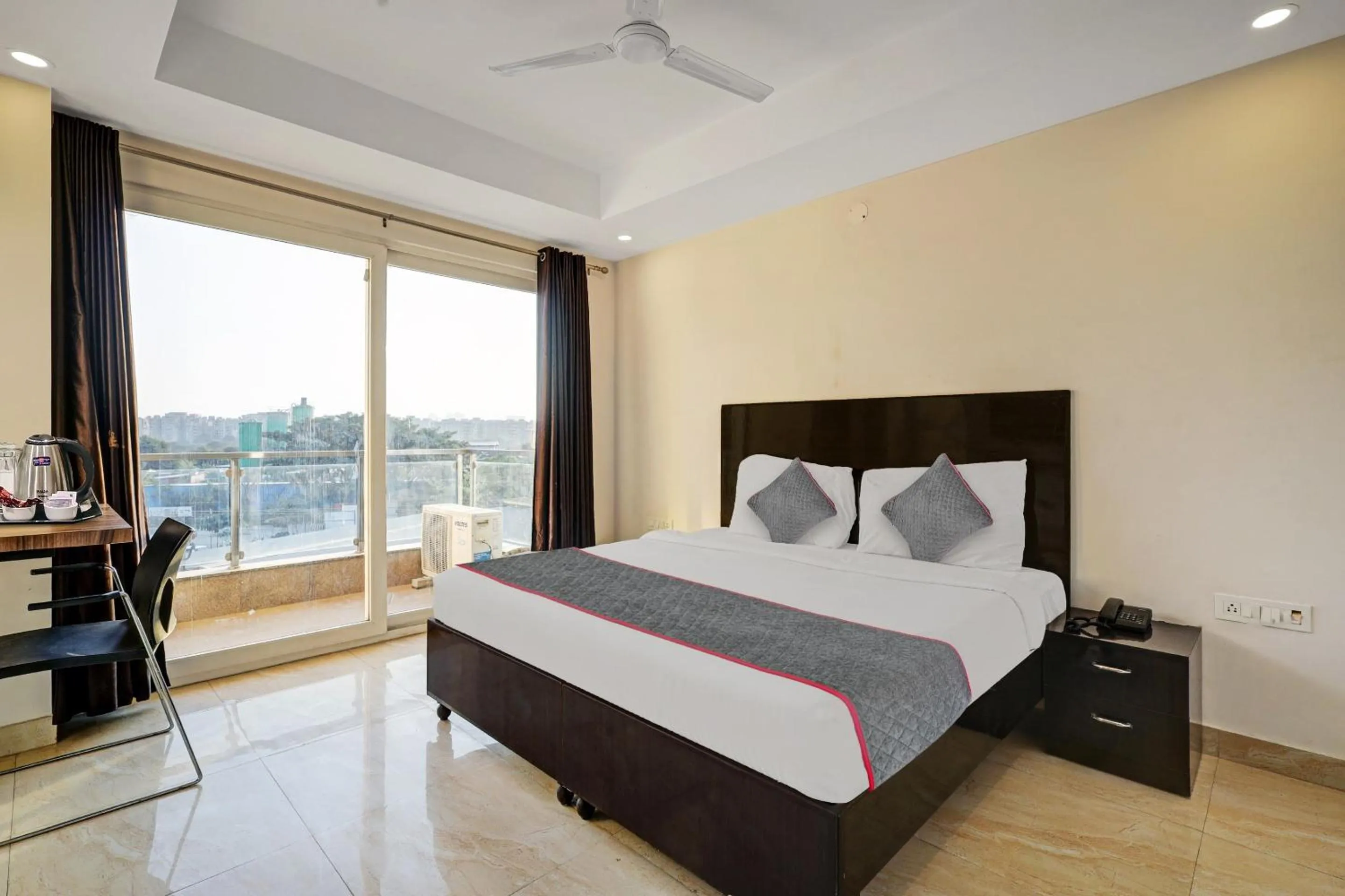 Bedroom, Bed in Super Townhouse Tipsyy Near Bestech Central Square Mall