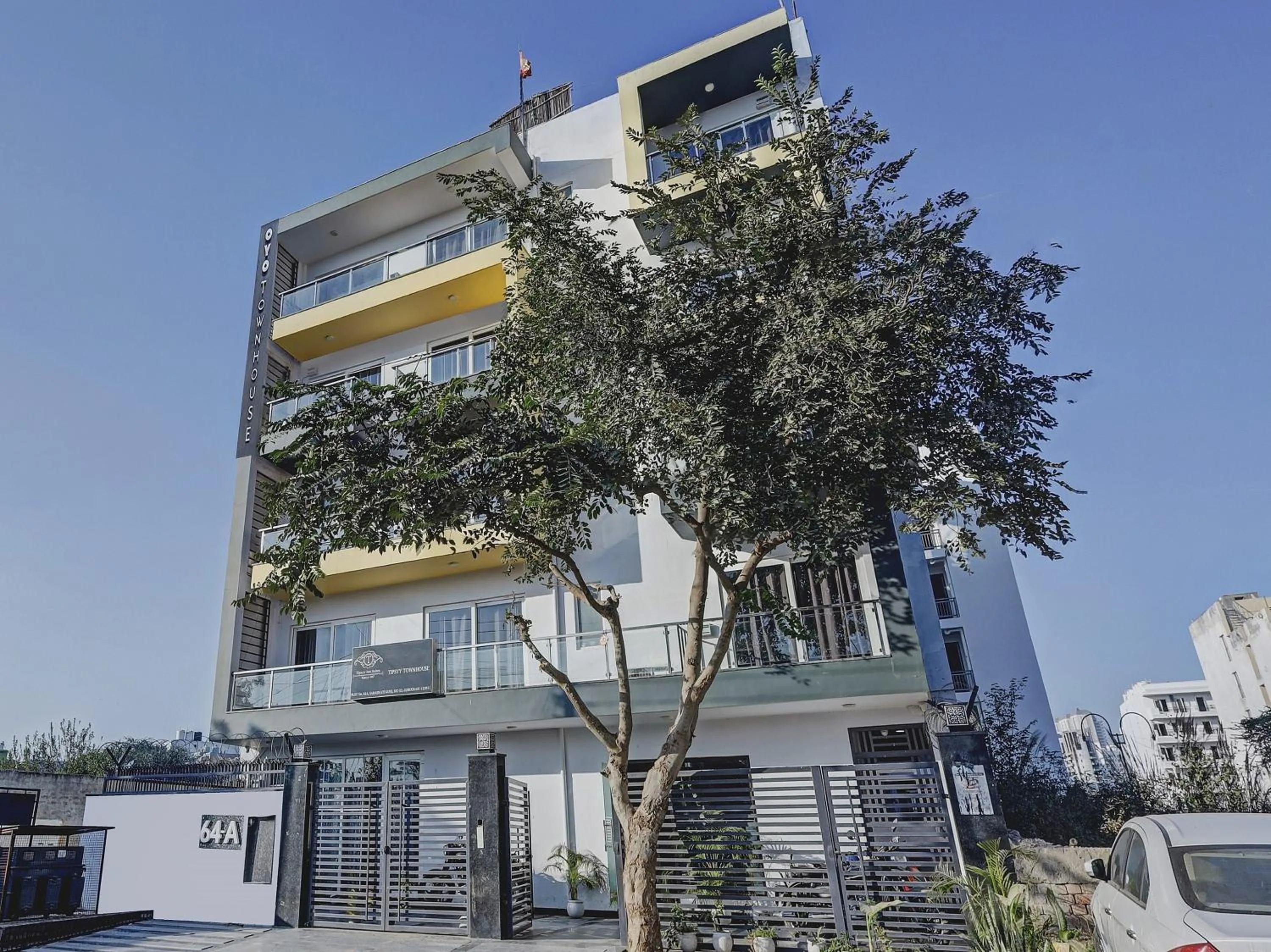 Facade/entrance in Super Townhouse Tipsyy Near Bestech Central Square Mall