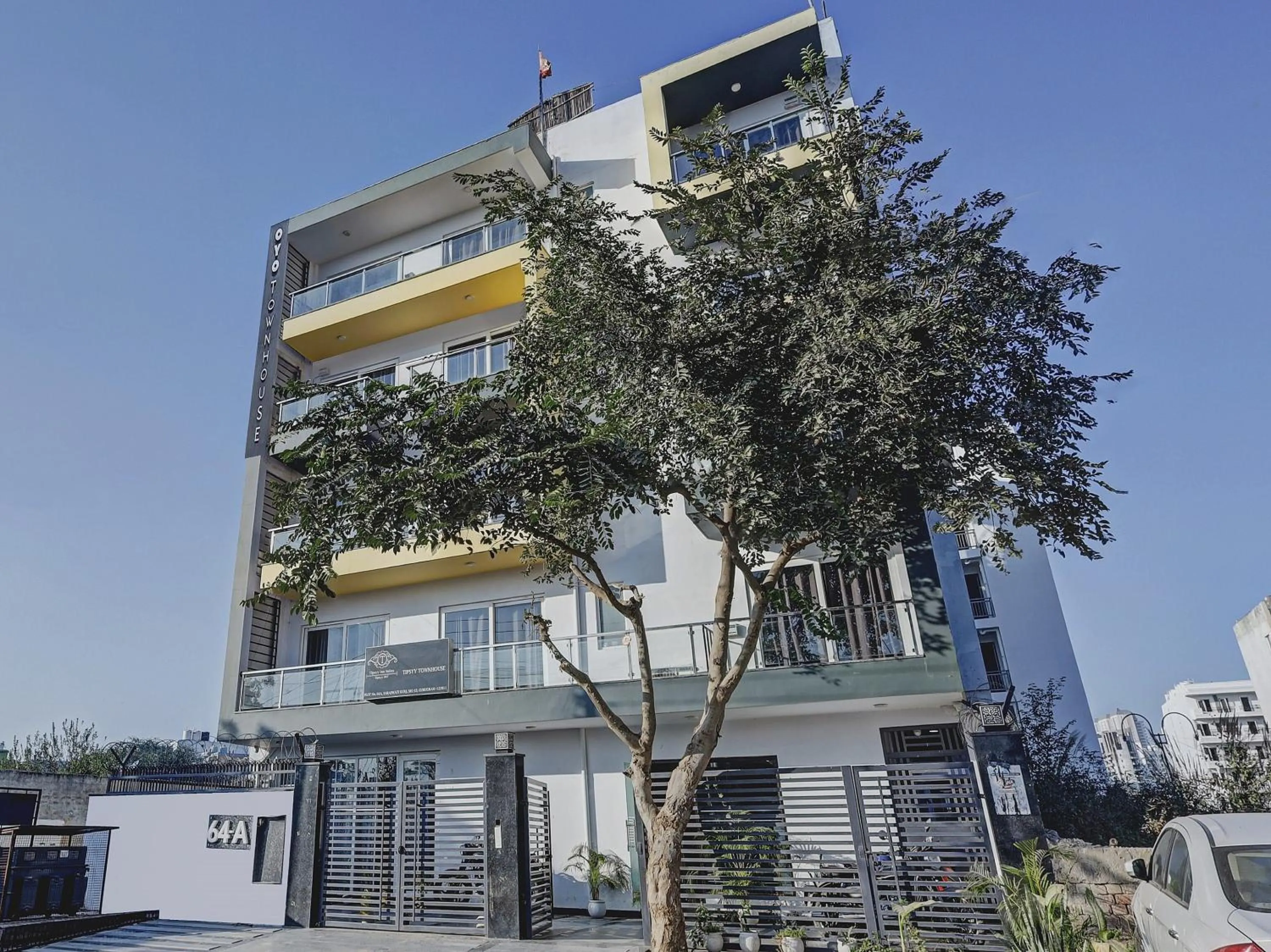 Facade/entrance in Super Townhouse Tipsyy Near Bestech Central Square Mall