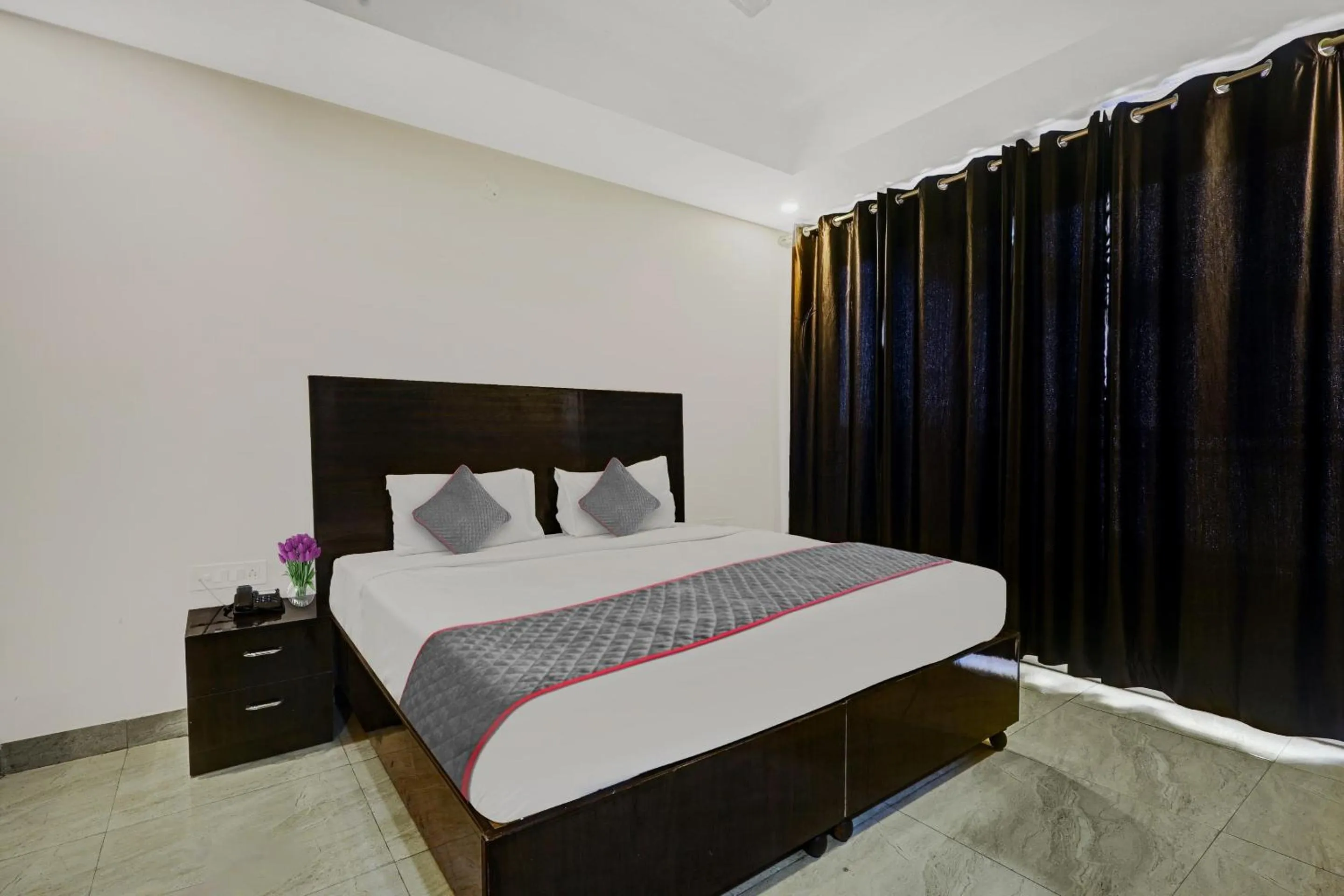 Bedroom, Bed in Super Townhouse Tipsyy Near Bestech Central Square Mall