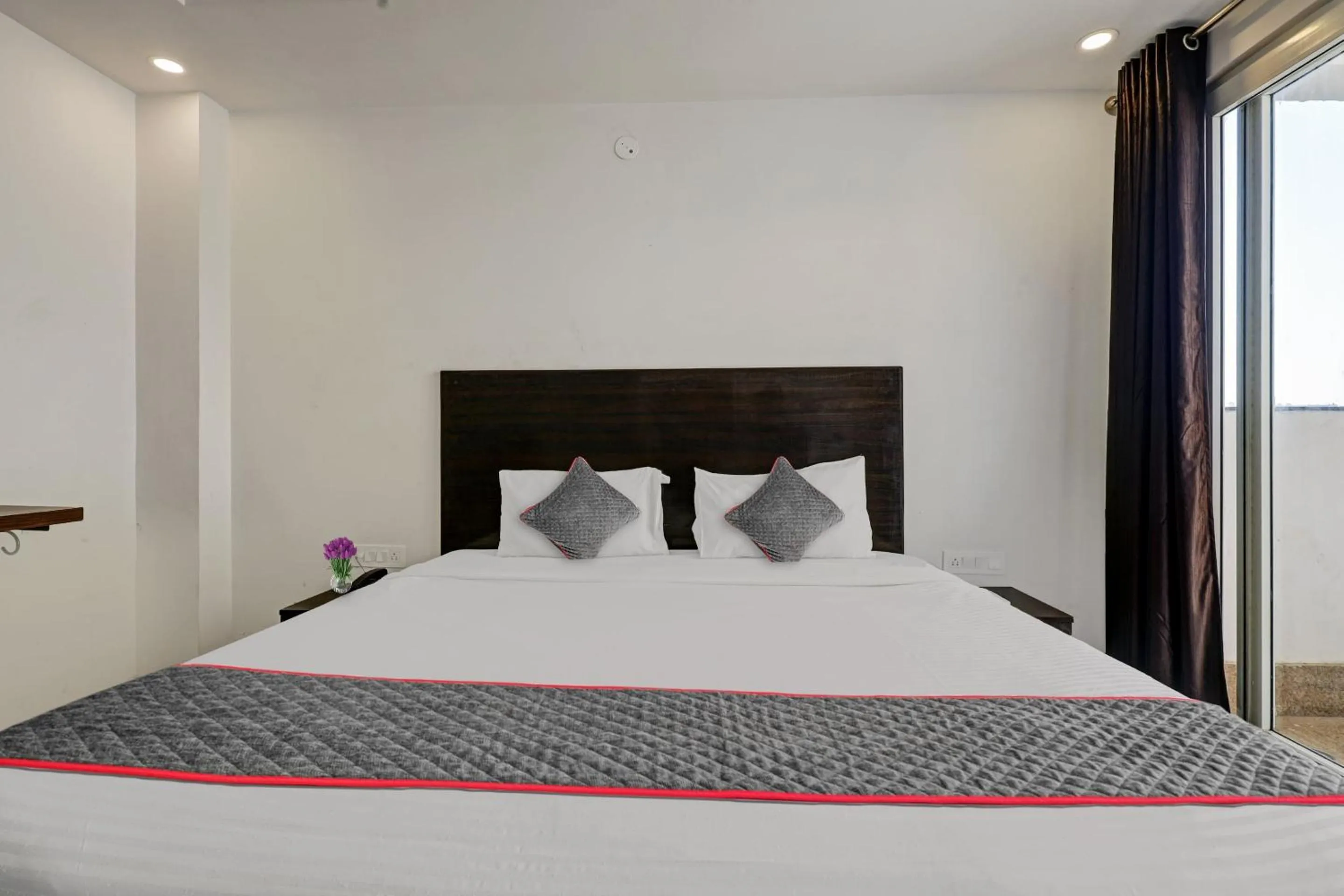 Bedroom, Bed in Super Townhouse Tipsyy Near Bestech Central Square Mall