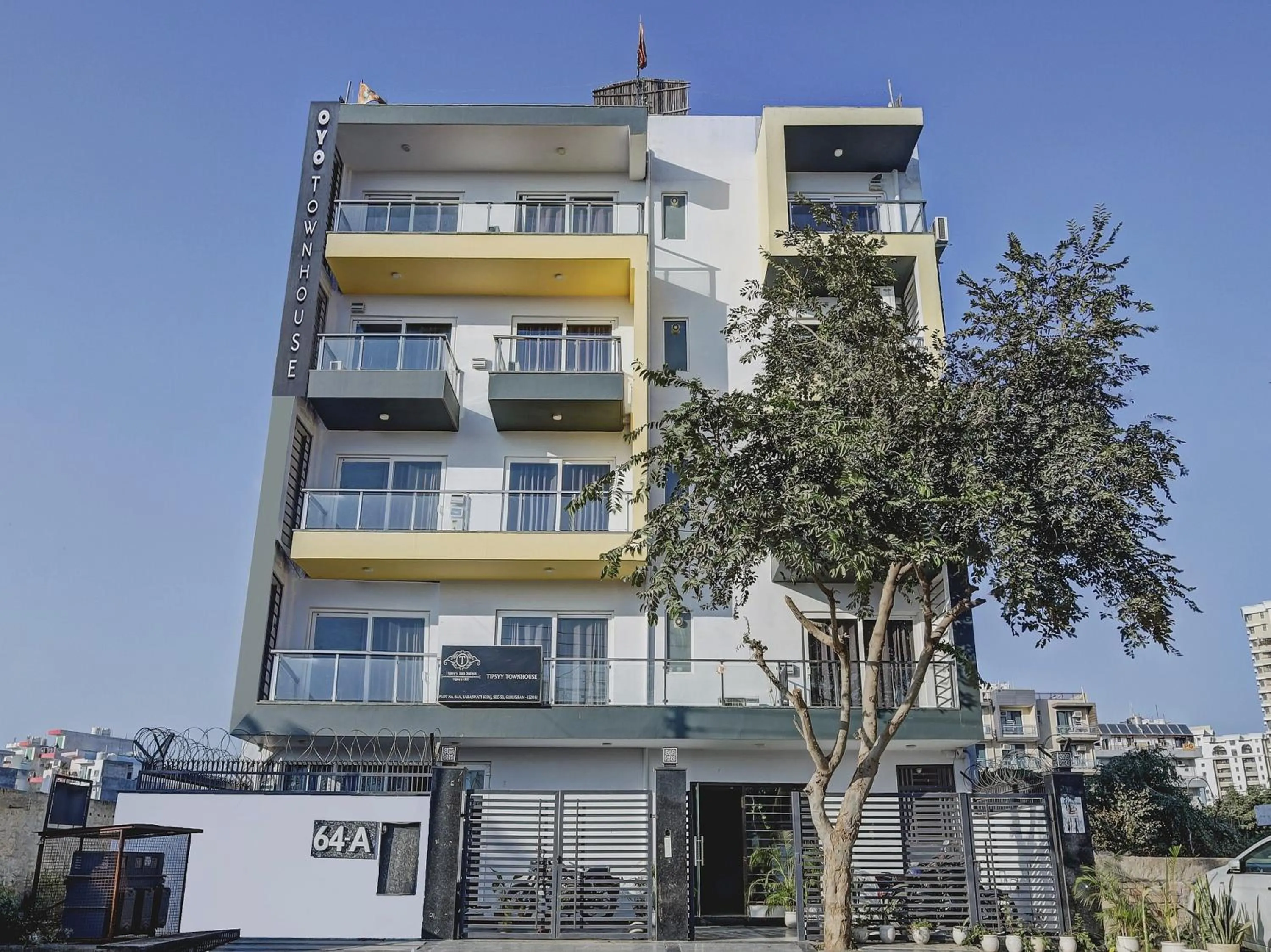 Facade/entrance in Super Townhouse Tipsyy Near Bestech Central Square Mall