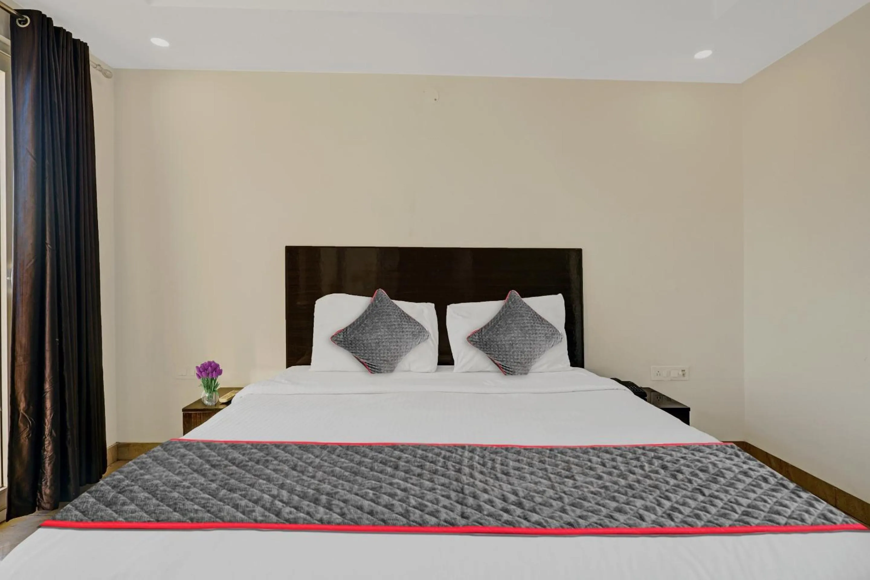 Bedroom, Bed in Super Townhouse Tipsyy Near Bestech Central Square Mall