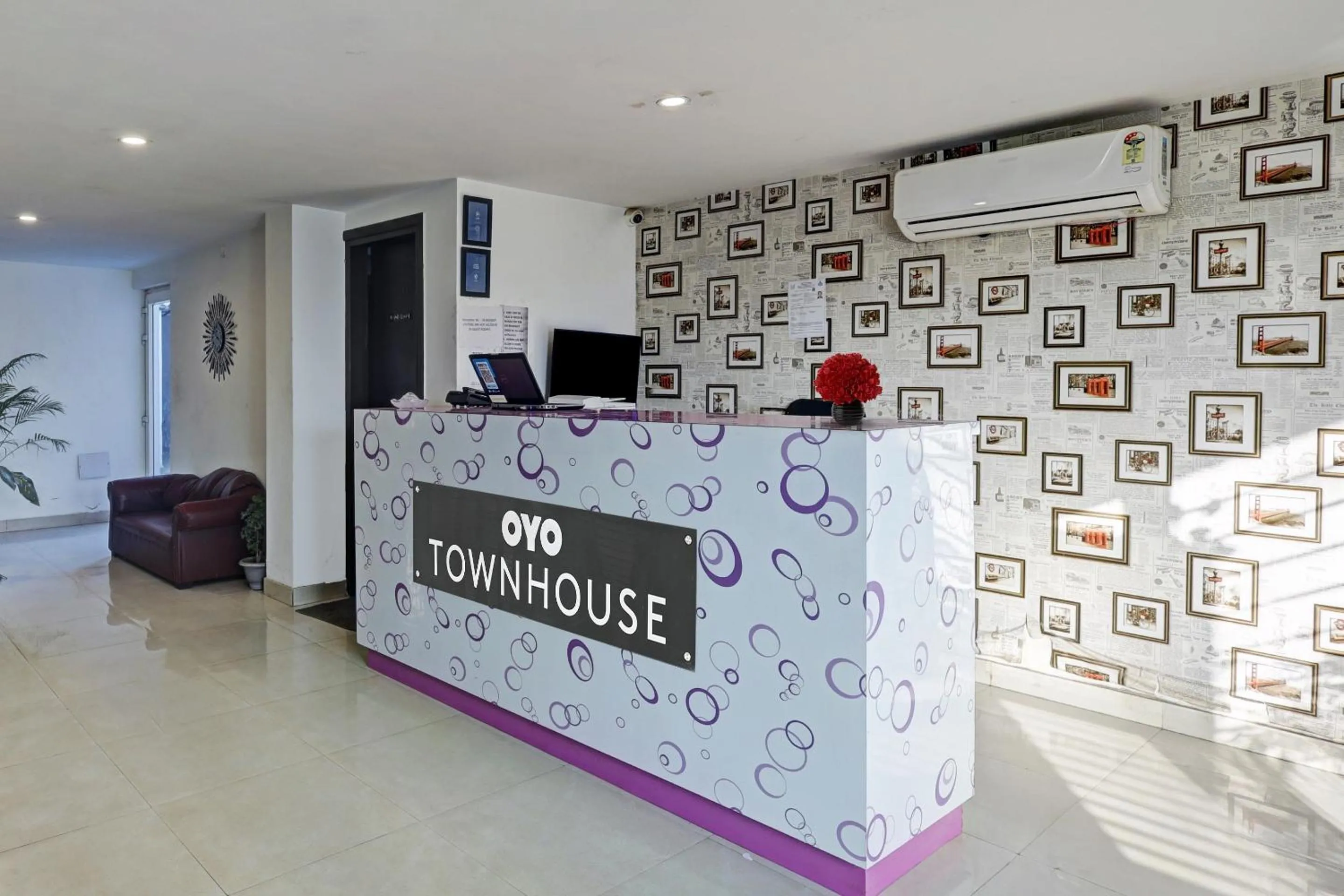Lobby or reception in Super Townhouse Tipsyy Near Bestech Central Square Mall