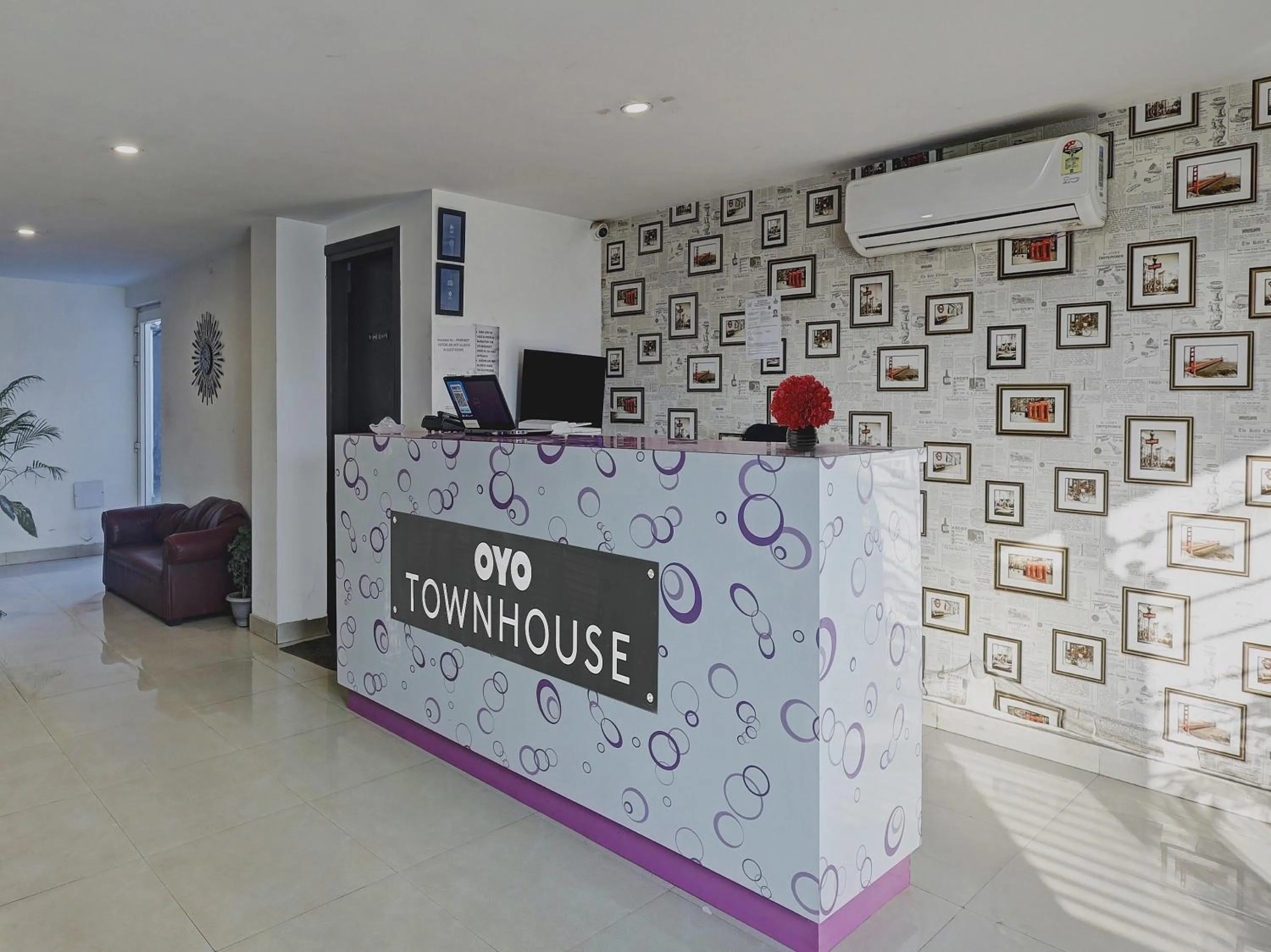 Lobby or reception in Super Townhouse Tipsyy Near Bestech Central Square Mall