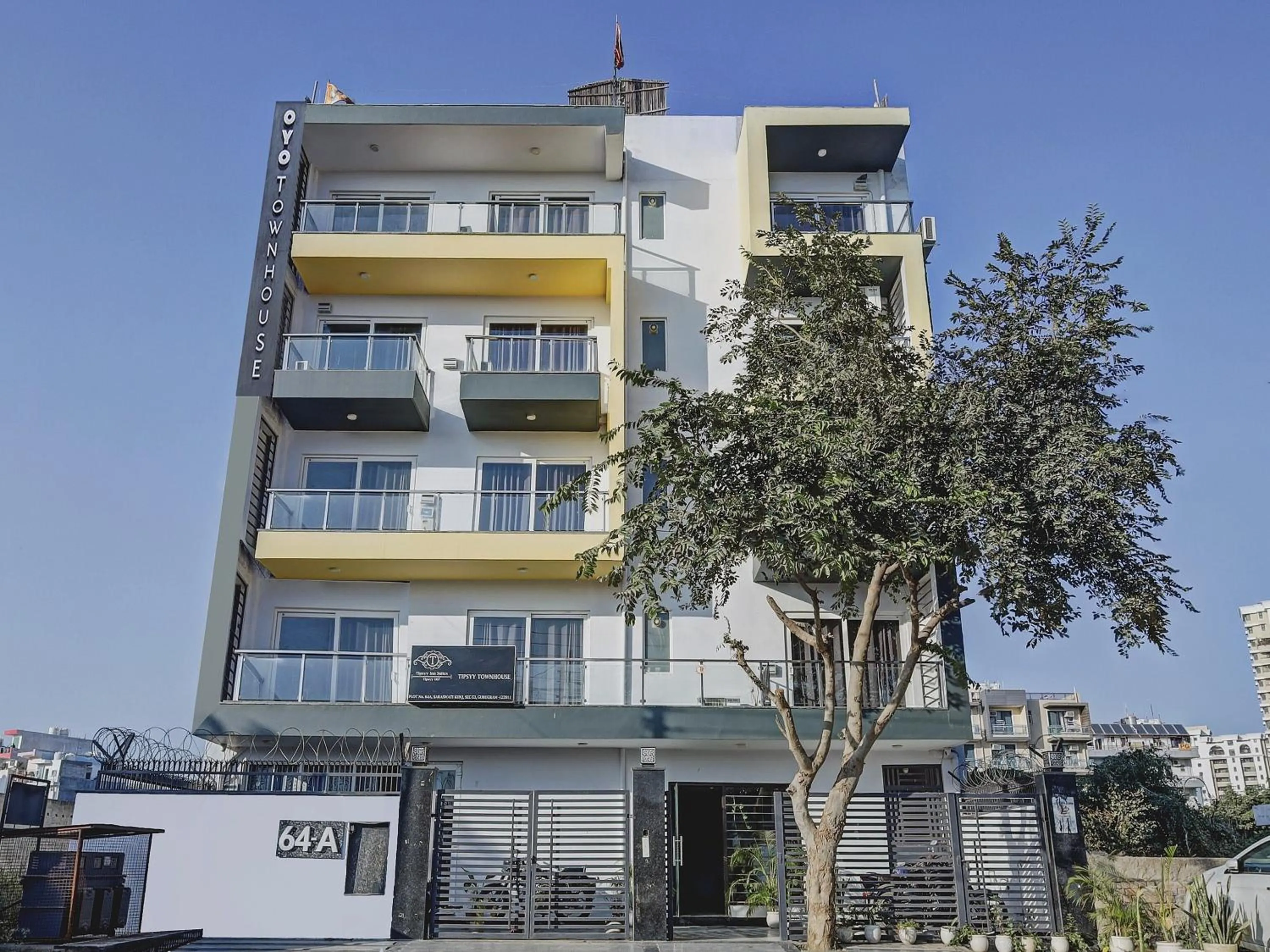 Facade/entrance in Super Townhouse Tipsyy Near Bestech Central Square Mall
